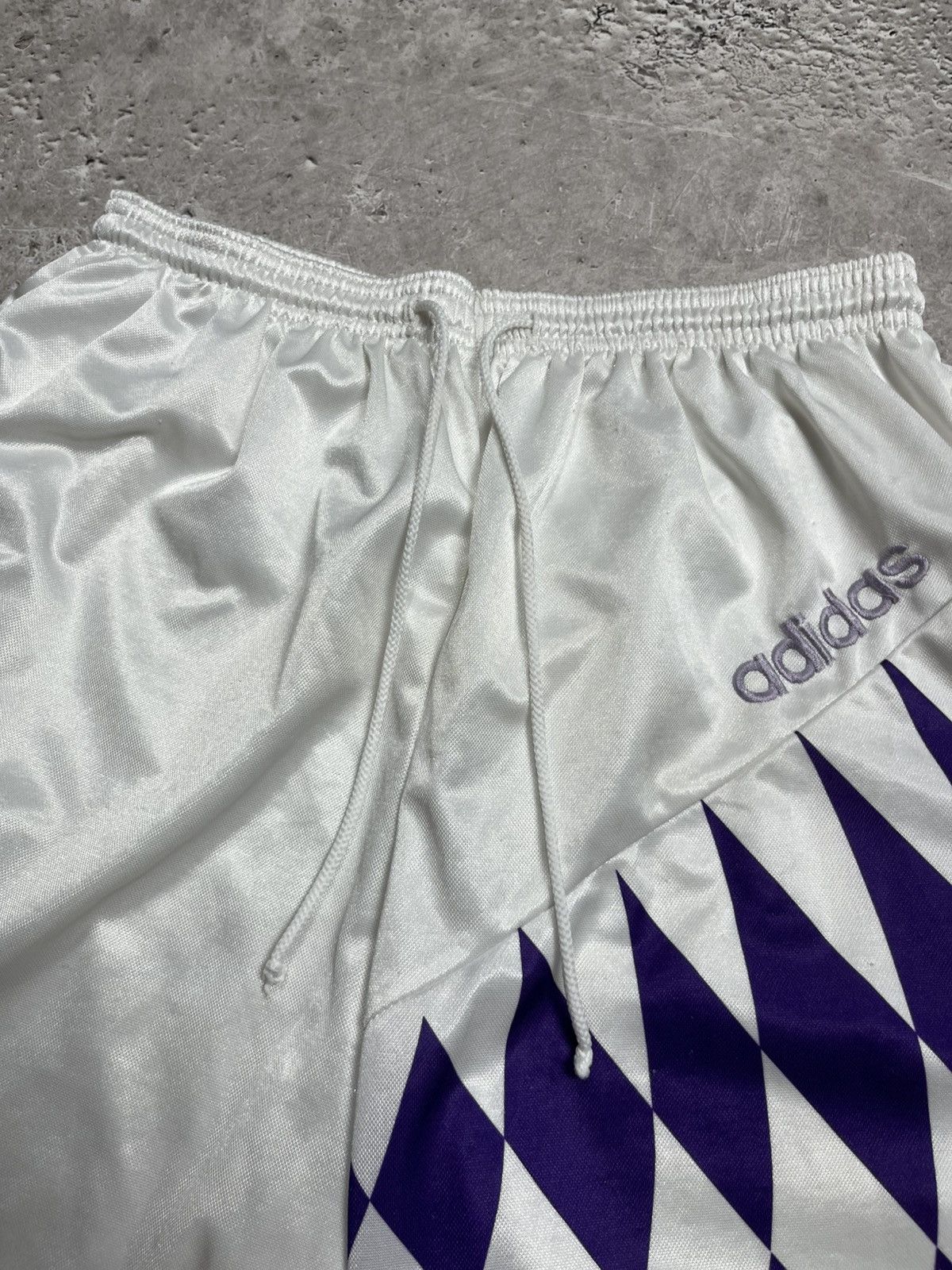 Adidas Adidas Vintage White Shiny Shorts with Purple Pattern Size US 26 / EU 42 - 5 Thumbnail