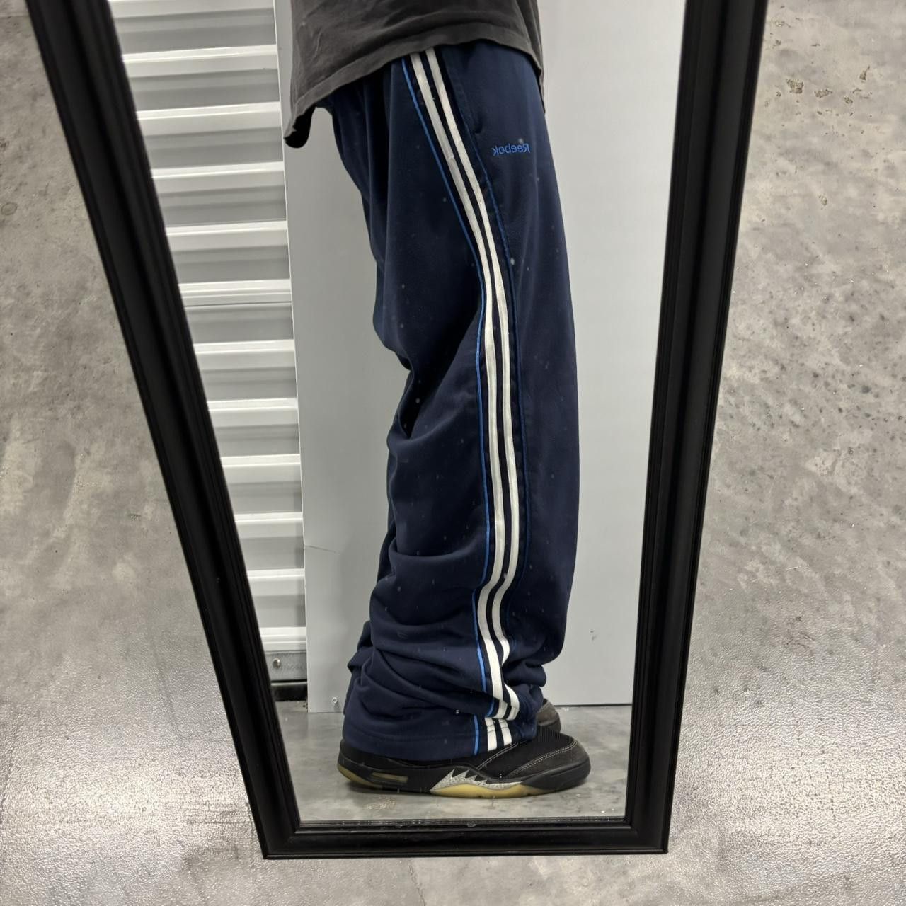Japanese Brand × Vintage Crazy Vintage Y2K/2000s Baggy Navy Blue Striped Skater Essential Sweatpants! Size US 34 / EU 50 - 1 Thumbnail