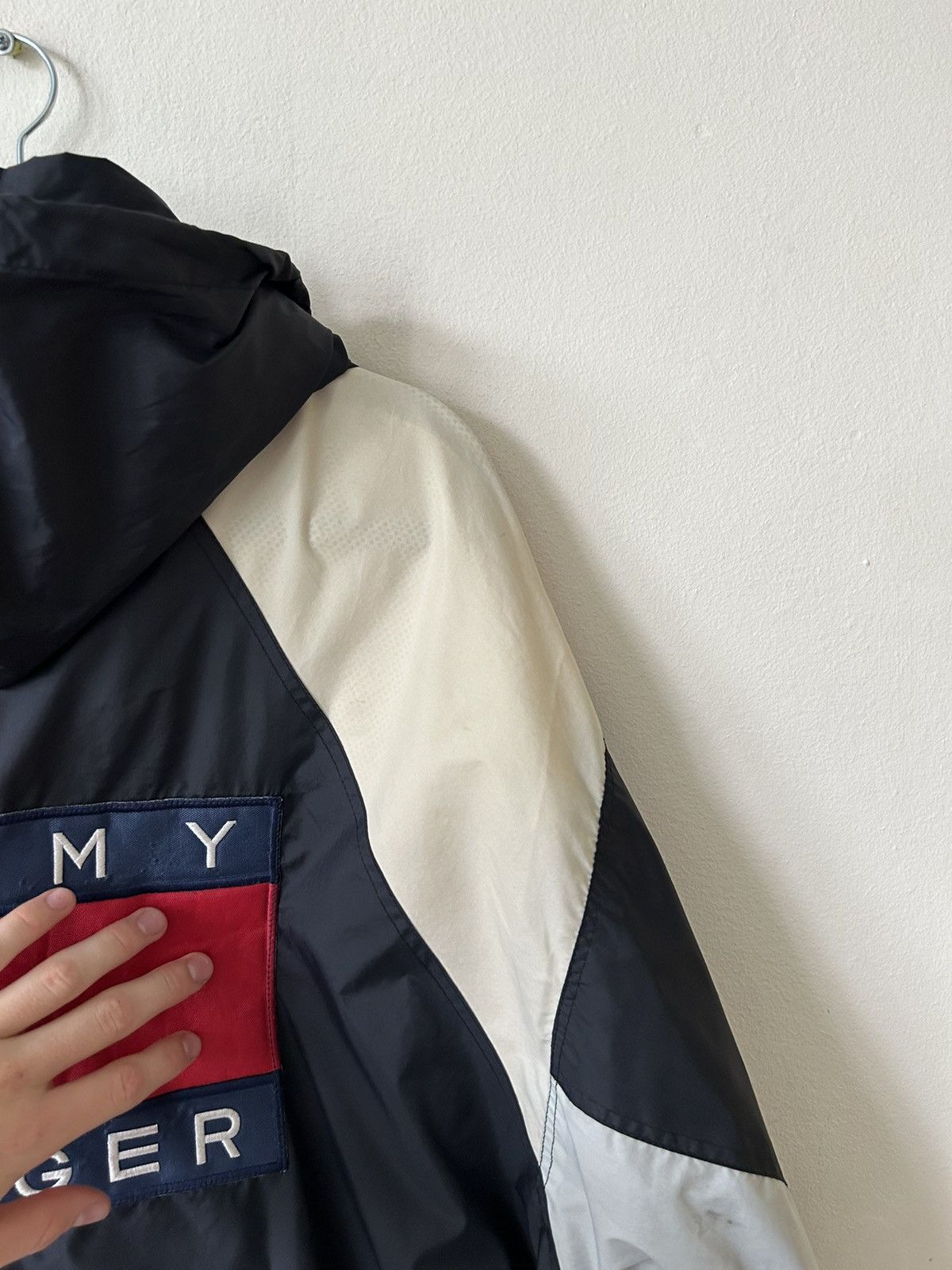 Tommy Hilfiger × Vintage Vintage Tommy Hilfiger Spellout jacket Size US XL / EU 56 / 4 - 4 Thumbnail