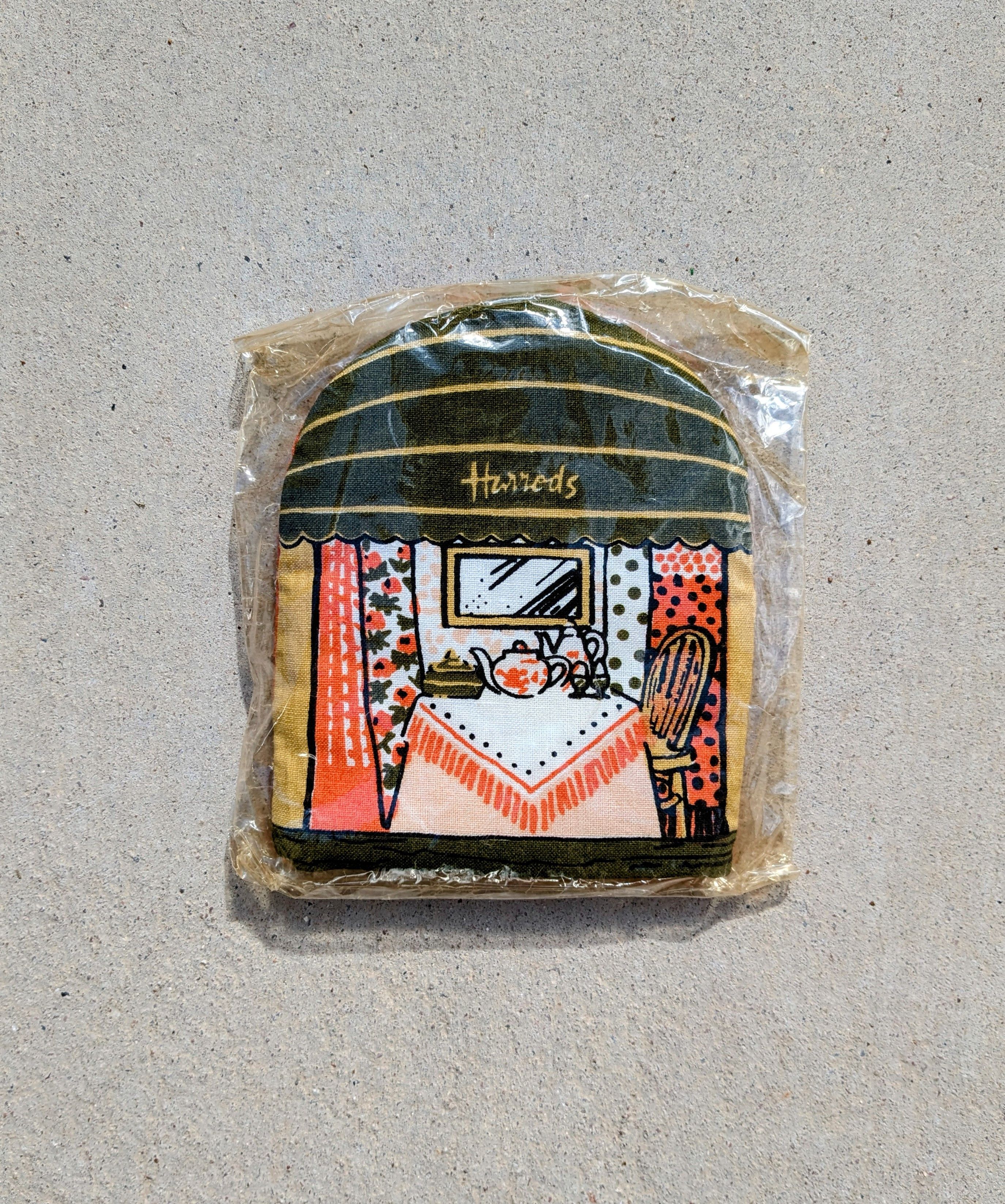 Harrods VTG 1980's HARRODS Knightsbridge Egg Cosy+2 Keychain Set Size ONE SIZE - 8 Thumbnail