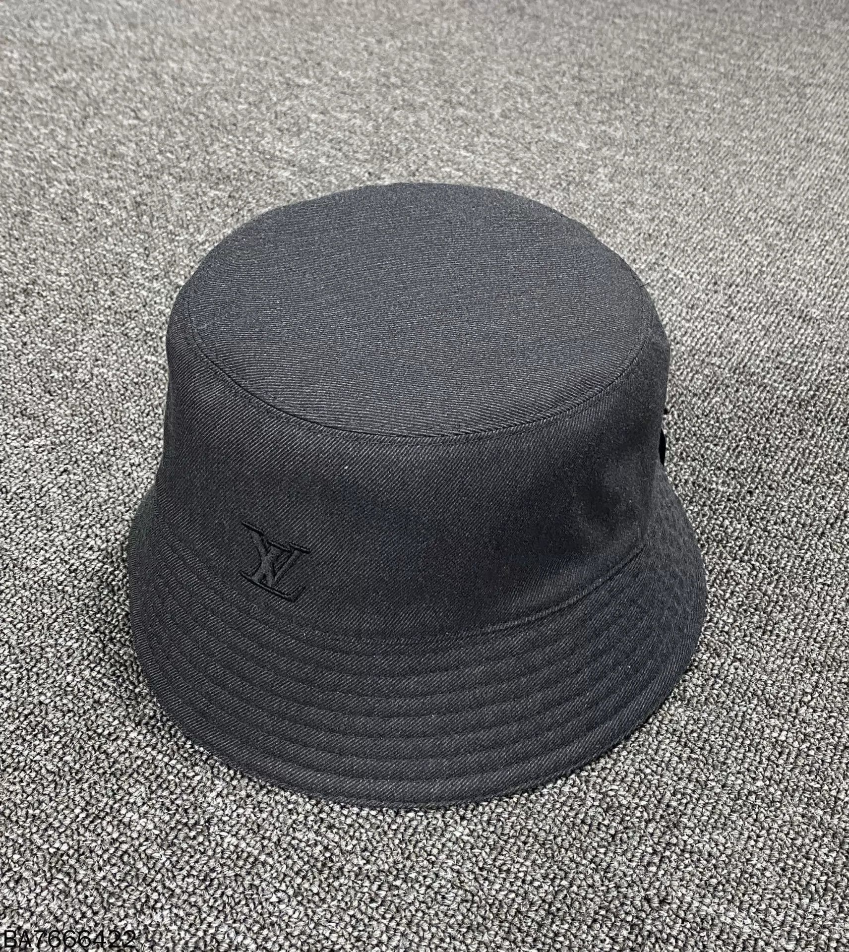 Louis Vuitton LV 2-sided Monogram all-over bucket hat Black/Green Size ONE SIZE - 6 Thumbnail