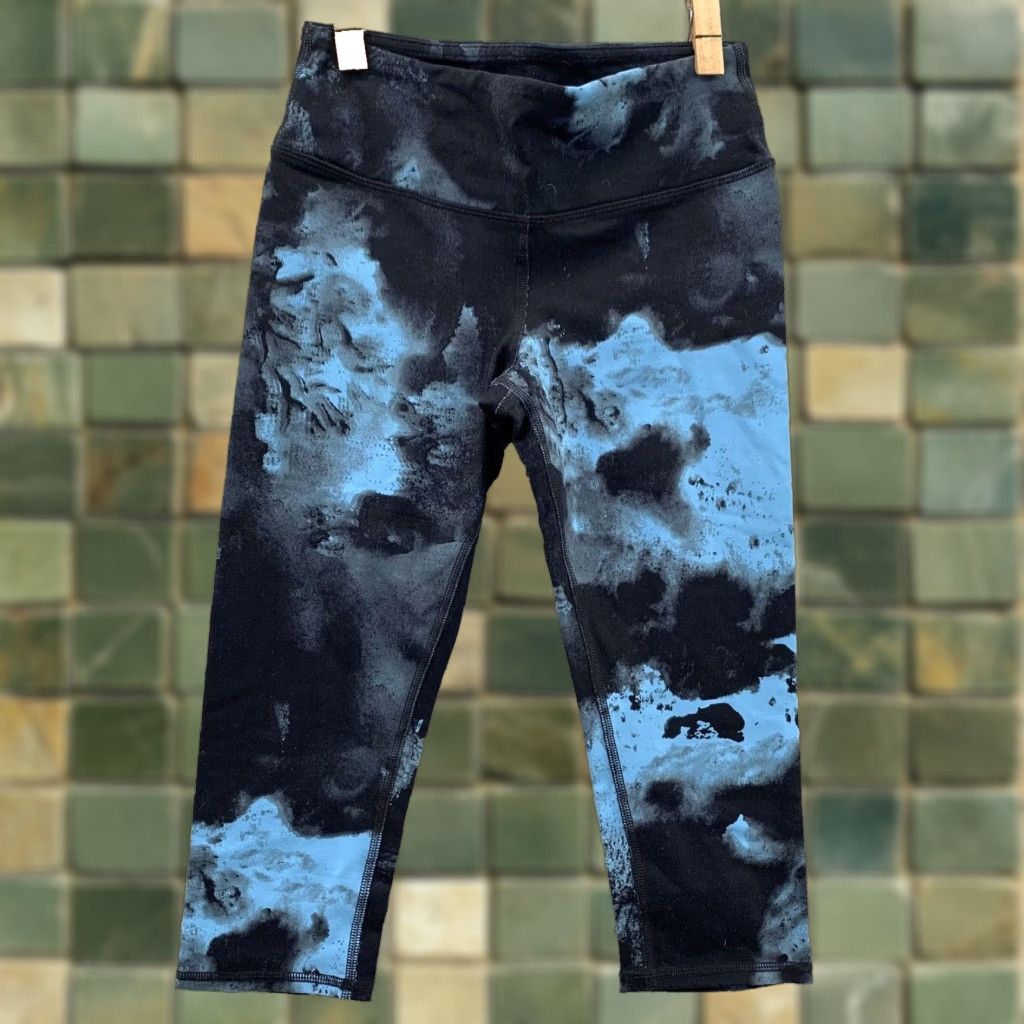 Alo Alo Yoga Leggings Womens XS Blue Black Tie Dye Cropped Capri Athletic Sportswear Size 26" / US 2 / IT 38 - 1 Thumbnail