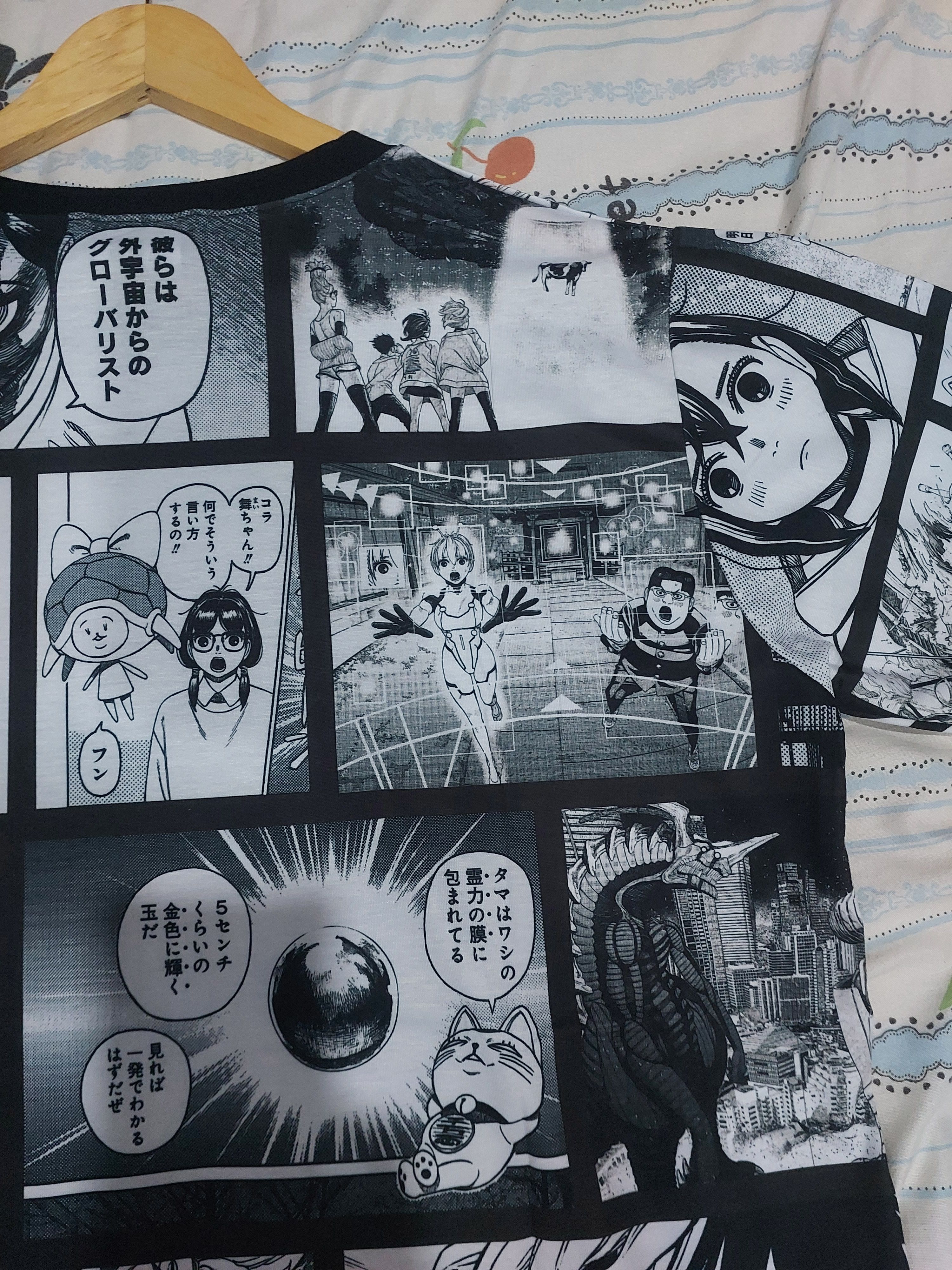 Anime DANDADAN ORIGINAL ARTWORK EXHIBITION GRAPHIC ANIME TSHIRT Size US XL / EU 56 / 4 - 15 Thumbnail