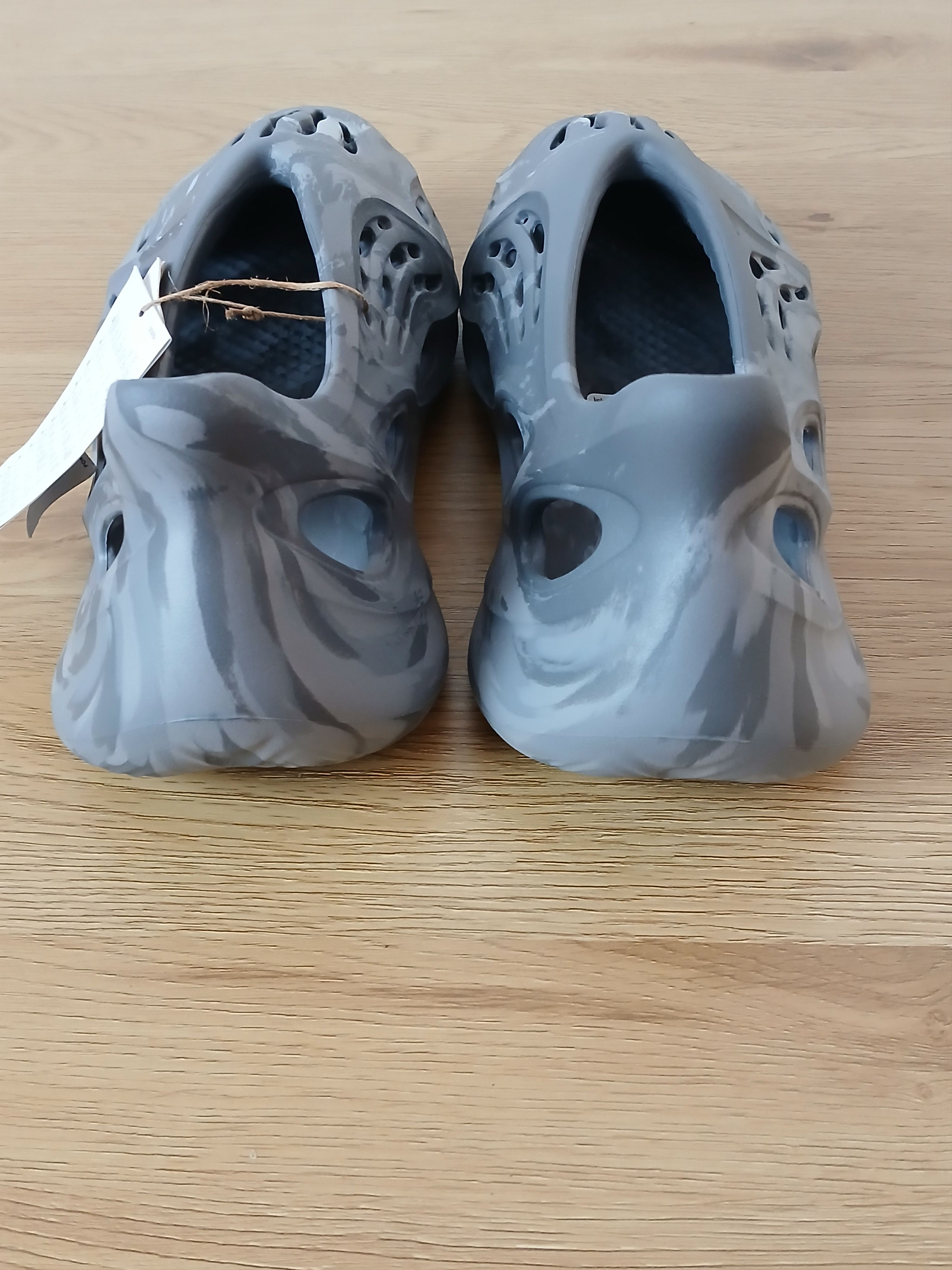 Adidas New Adidas Yeezy Foam Runner Size US 11 / EU 44 - 5 Thumbnail