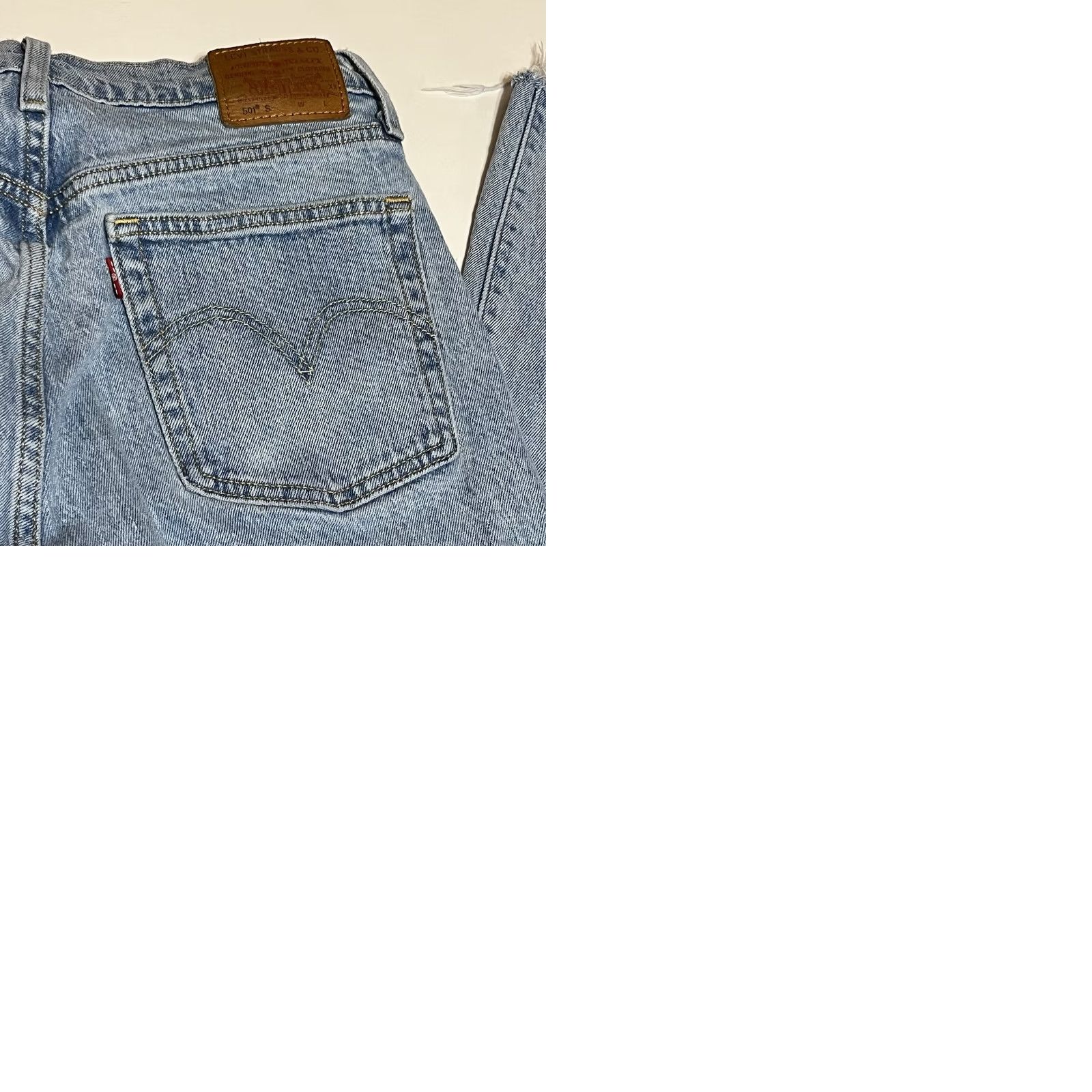 Levi's Levi's 501 Skinny Jeans Womens Blue Light Wash Denim 27 Skinny 5-Pocket Distressed Stretch Cropped 27.5in Inseam Regular Size 27 Size 27" / US 4 / IT 40 - 9 Thumbnail