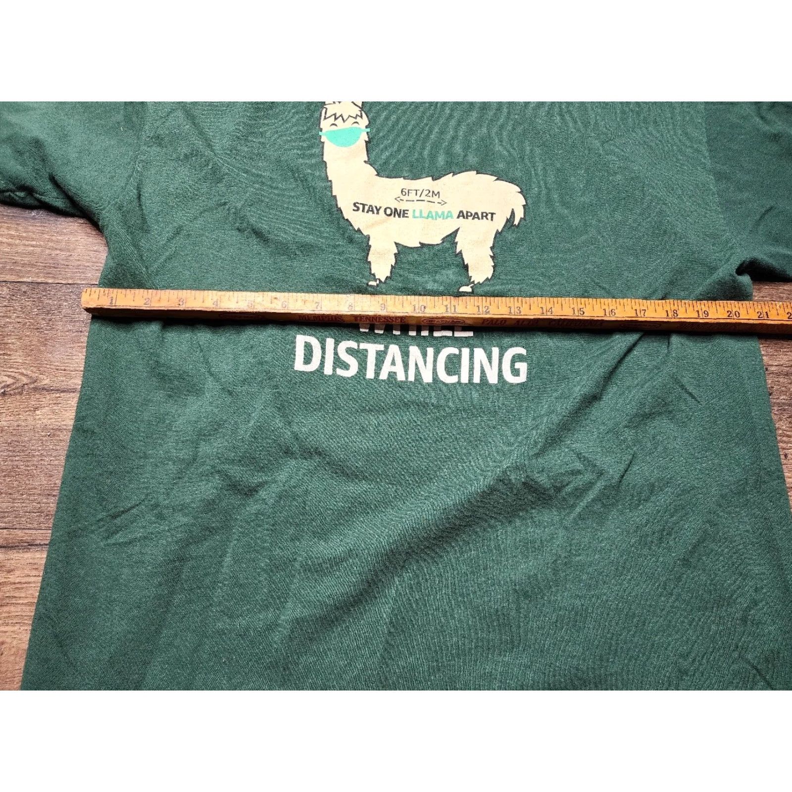 Gildan Gildan Graphic Tee Mens XL Green "Stay 1 Llama Apart" T-Shirt 2020 Size US XL / EU 56 / 4 - 2 Thumbnail