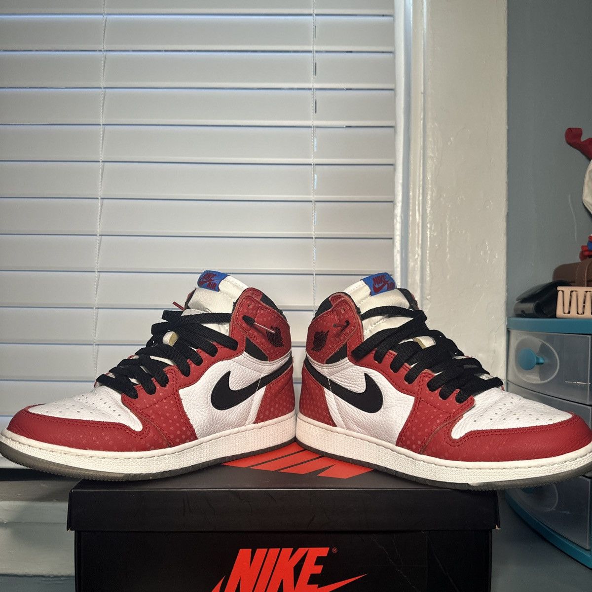 Jordan Brand × Nike *Nike Air Jordan 1 Retro High GS Spiderman Origin Story Size US 7 / EU 40 - 6 Thumbnail