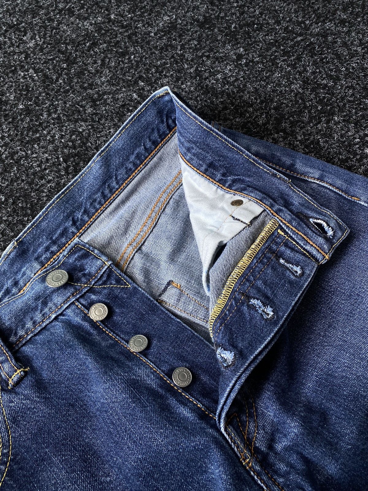 Levi's × Vintage Vintage Levi's 501 Distressed Jeans W30 size Size US 30 / EU 46 - 7 Thumbnail