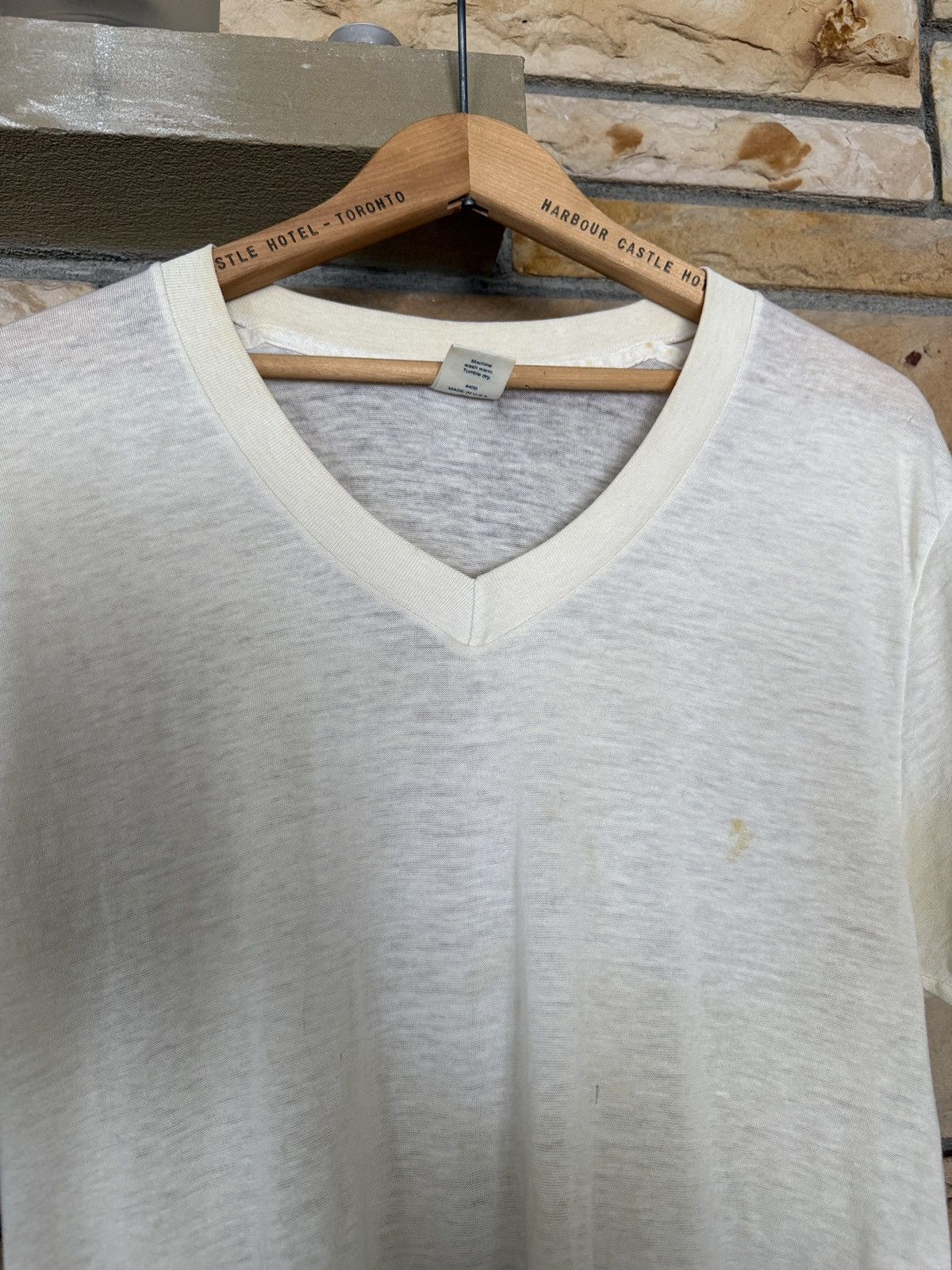 Vintage Vintage 80s Paper Thin Distressed V-Neck Blank Tee Size US L / EU 52-54 / 3 - 2 Thumbnail