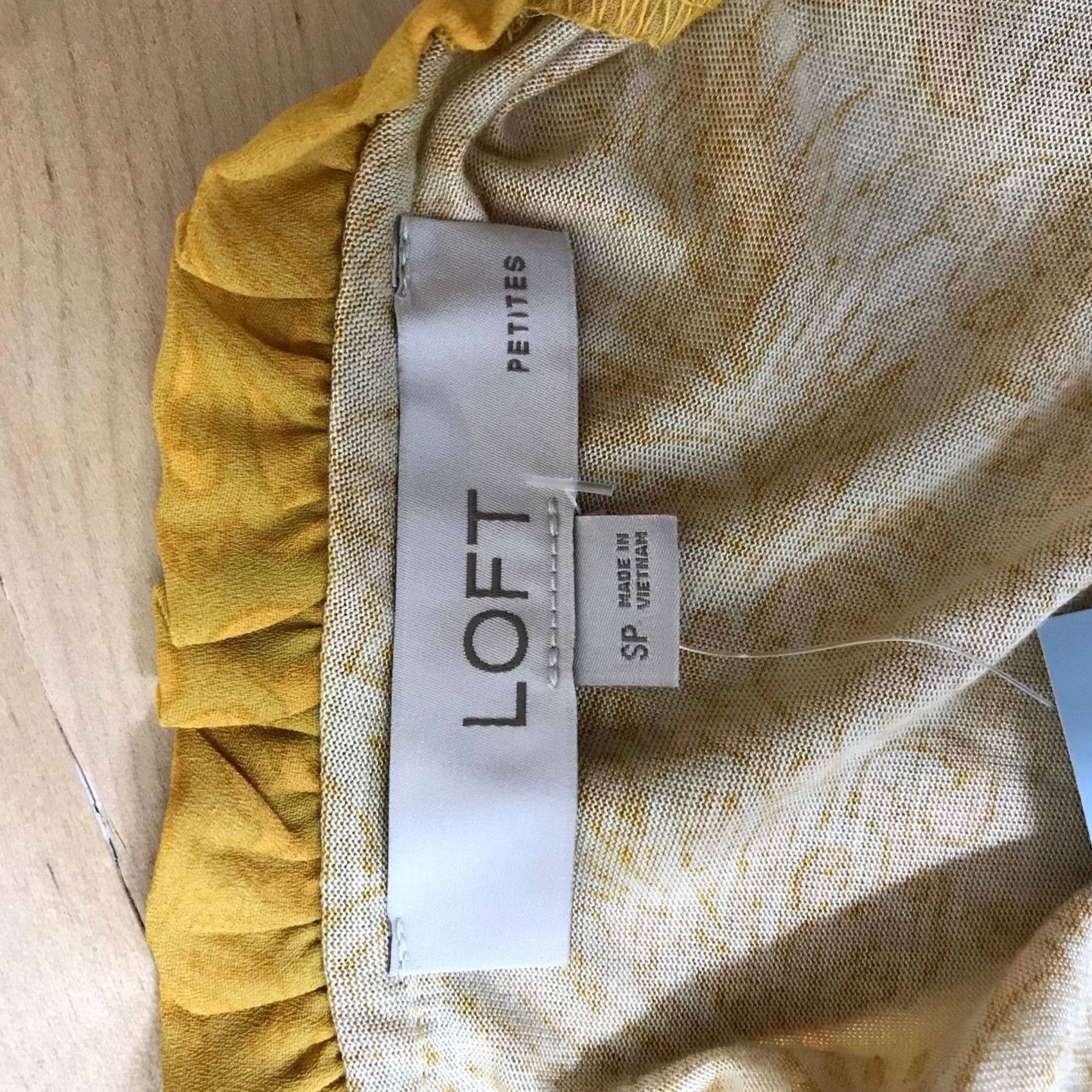Loft VINTAGE LOFT? No, LOFT Petites Yellow Paisley Jacquard Pintuck Ruffle Neck Puff Sleeve Blouse PS Petites Women Blouse Yellow Paisley Jacquard Size S / US 4 / IT 40 - 7 Thumbnail