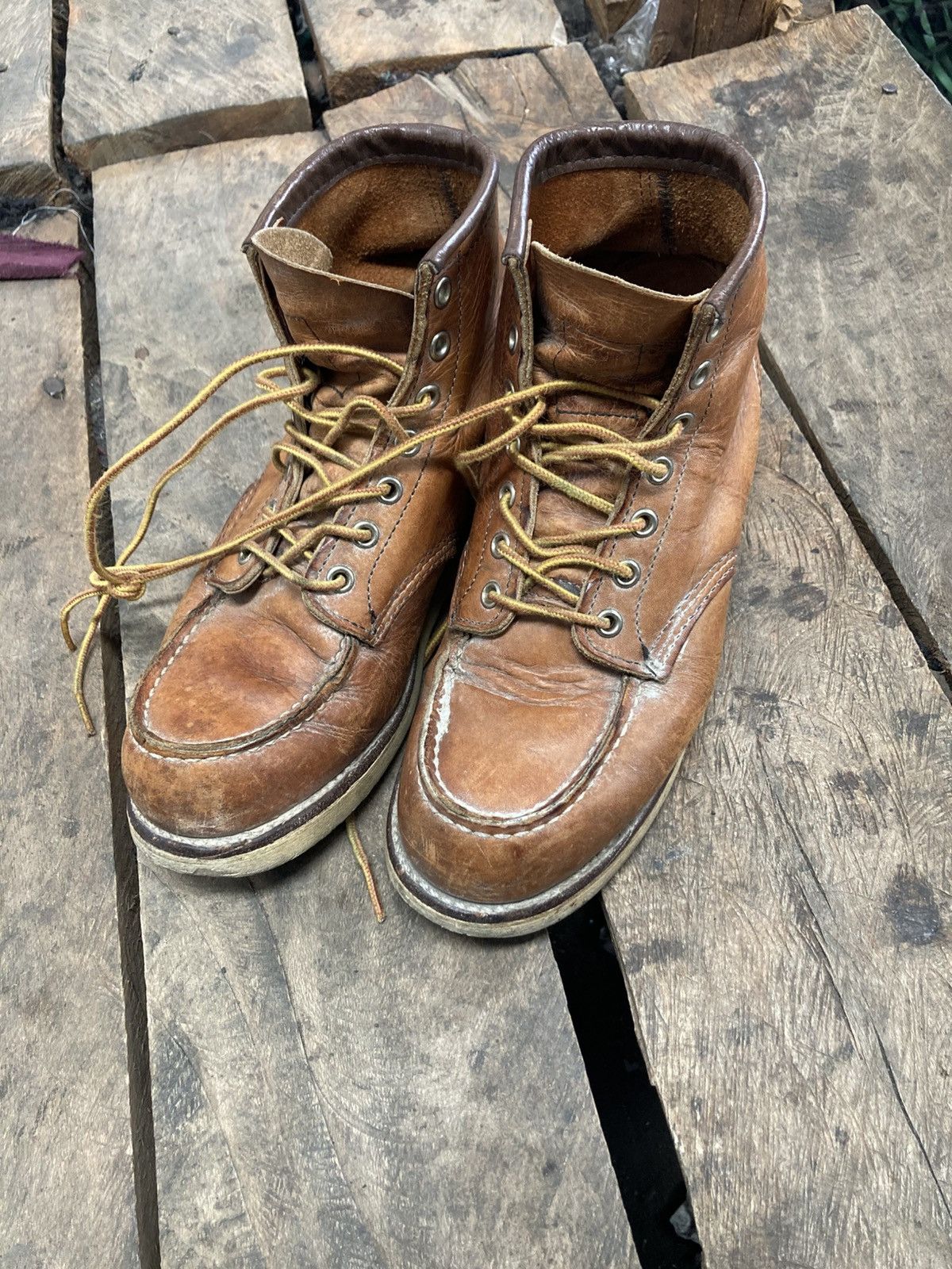 Red Wing Redwig Heritage 875 Classic Moc Toe boots in Size 7.5 Size US 7.5 / EU 40-41 - 1 Thumbnail