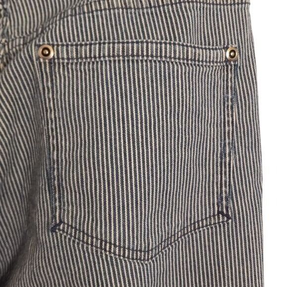 Chicos Chicos Size 1 Medium Capri Jeans Denim Blue White Striped Li Size 32" / US 10 / IT 46 - 8 Thumbnail