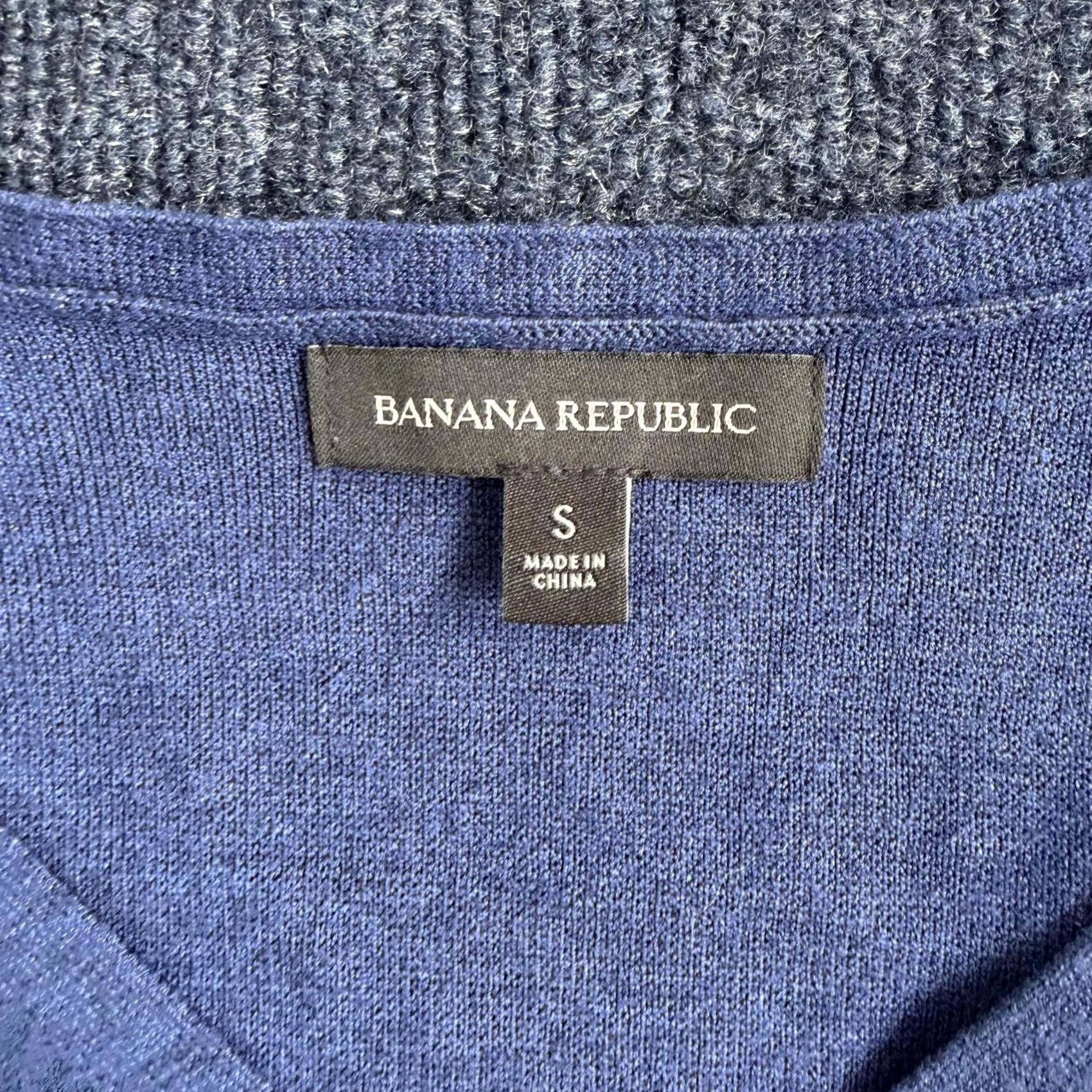 Banana Republic Banana Republic Sweater Womens Small Blue V-Neck Lightweight Tight-Knit Pullover Size S / US 4 / IT 40 - 2 Thumbnail