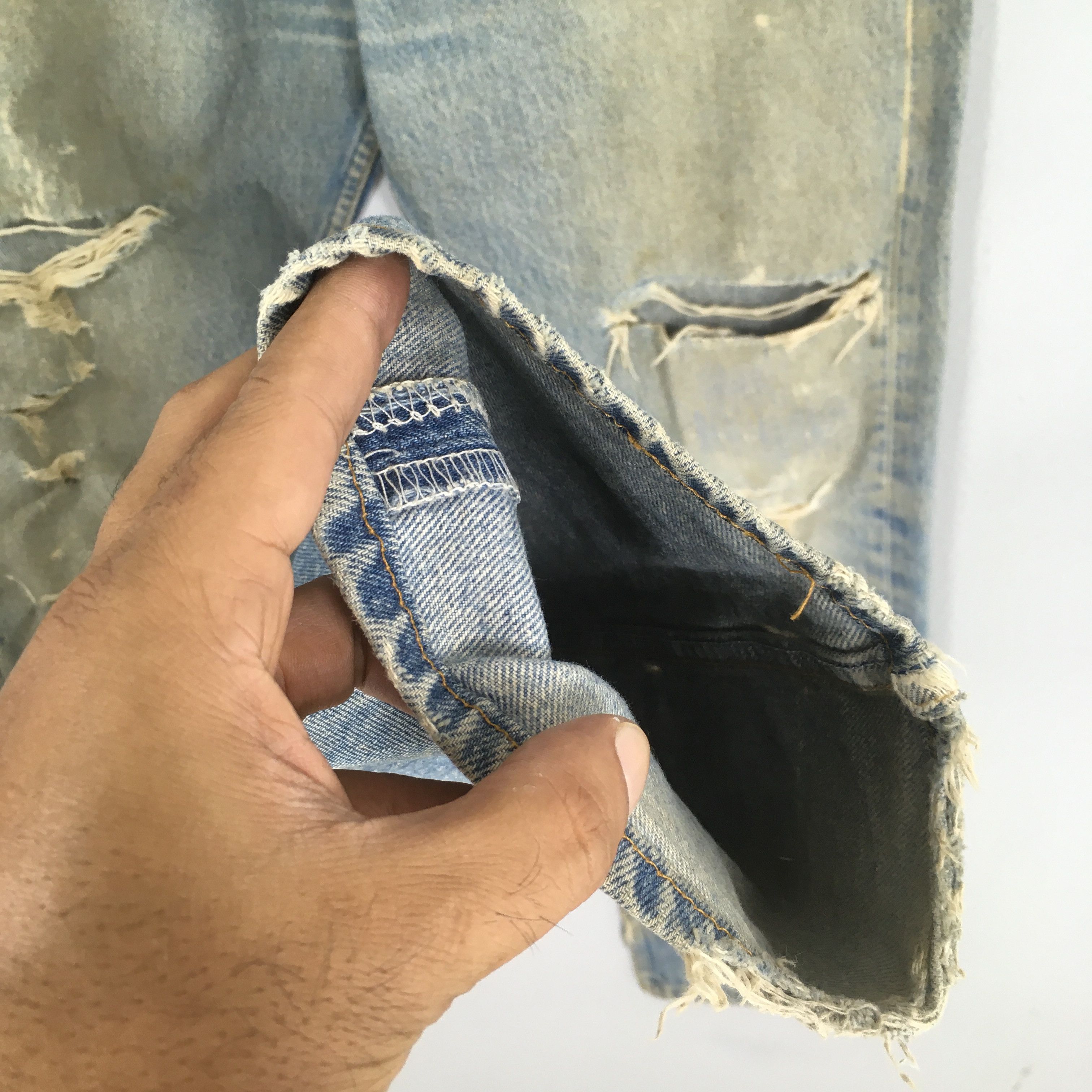 Levi's ize 32x30.5 Vintage 90s Levi's 501 Distressed Jeans S2017 Size US 32 / EU 48 - 4 Thumbnail