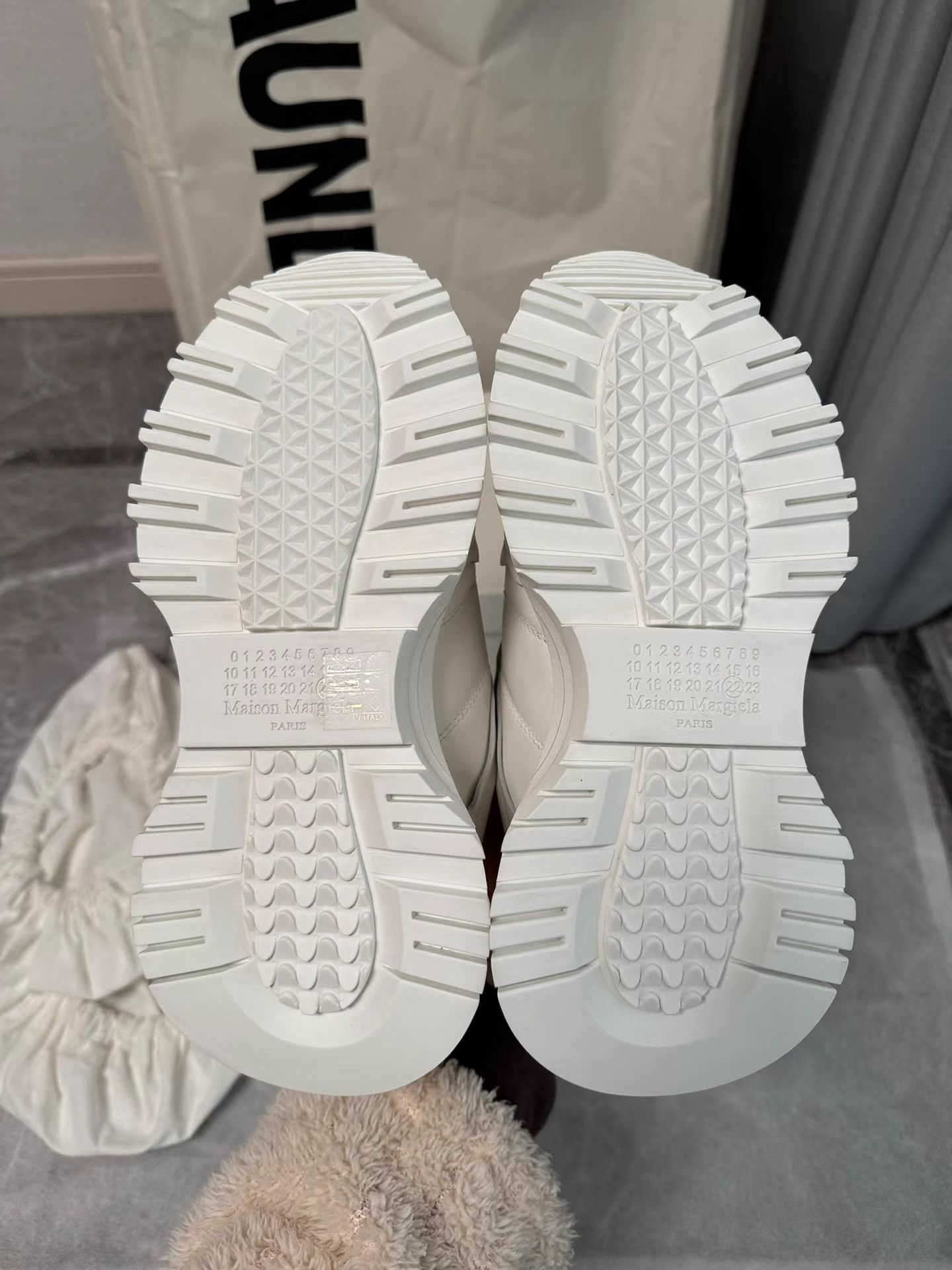 Maison Margiela Maison Margiela MM6 Runner Leather Sneakers K6 Size US 5 / IT 35 - 8 Thumbnail