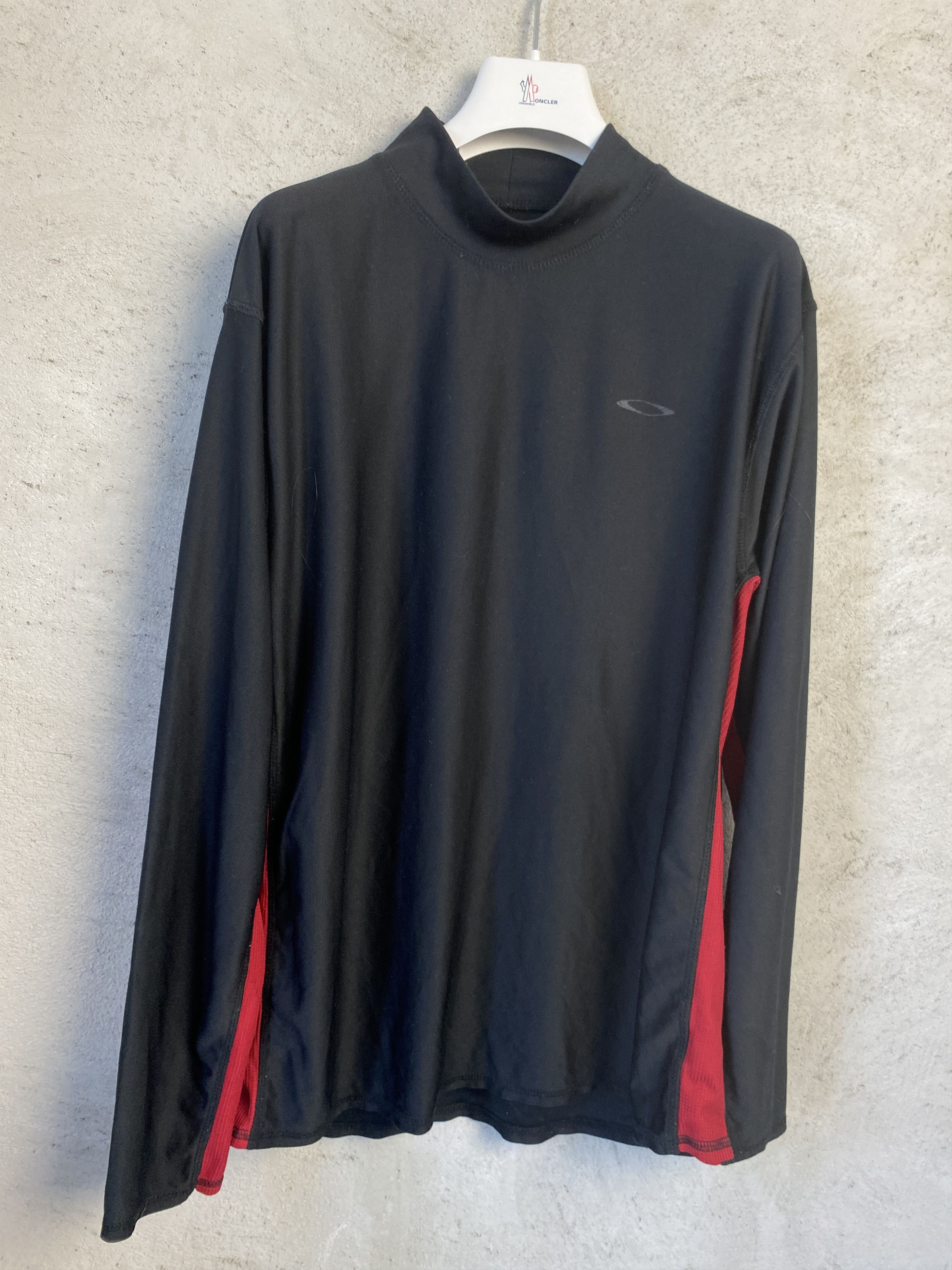Oakley Oakley small logo long sleeve t-shirt tee sport gym Size US M / EU 48-50 / 2 - 1 Thumbnail