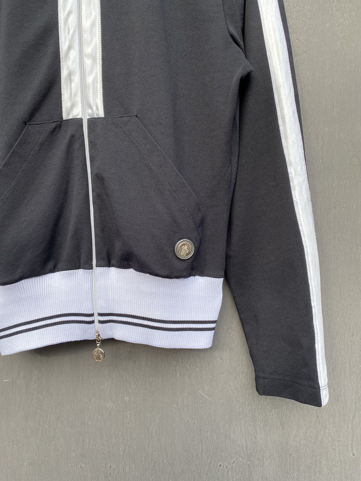 Moncler Moncler vintage Zip hoodie size M Made in Portugal Size M / US 6-8 / IT 42-44 - 2 Thumbnail