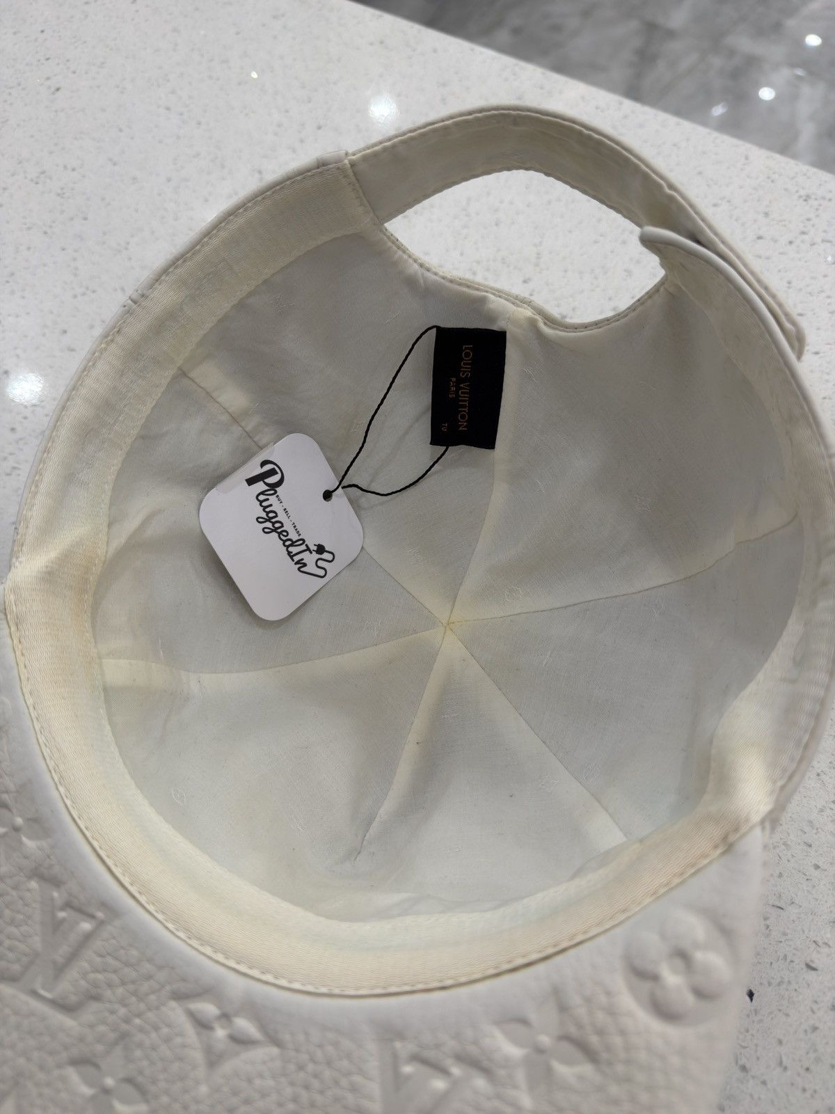 Louis Vuitton Louis Vuitton White Taurillon Monogram Hat Size ONE SIZE - 8 Thumbnail