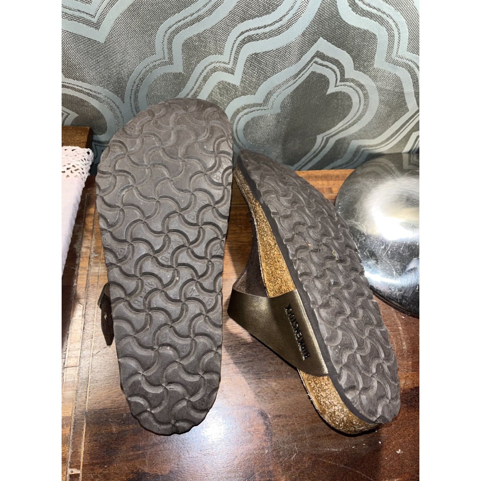 Birkenstock Birkenstock Gizeh Sandals Gold Birch-Flor Women 6 US 37 EU Buckle Thong Flat Heel Sandal Weather: Casual Workwear Travel Vintage: No Size US 6 / IT 36 - 4 Thumbnail
