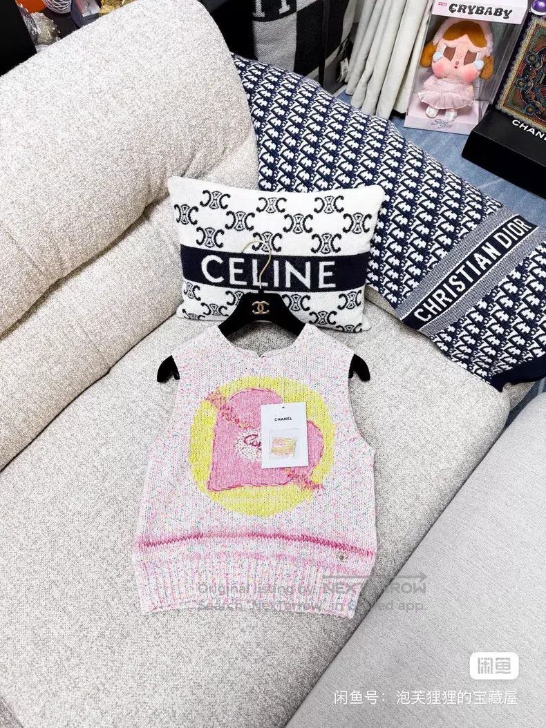 Chanel Chanel Love knitted vest Size XXS / US 00 / IT 34 - 1 Thumbnail