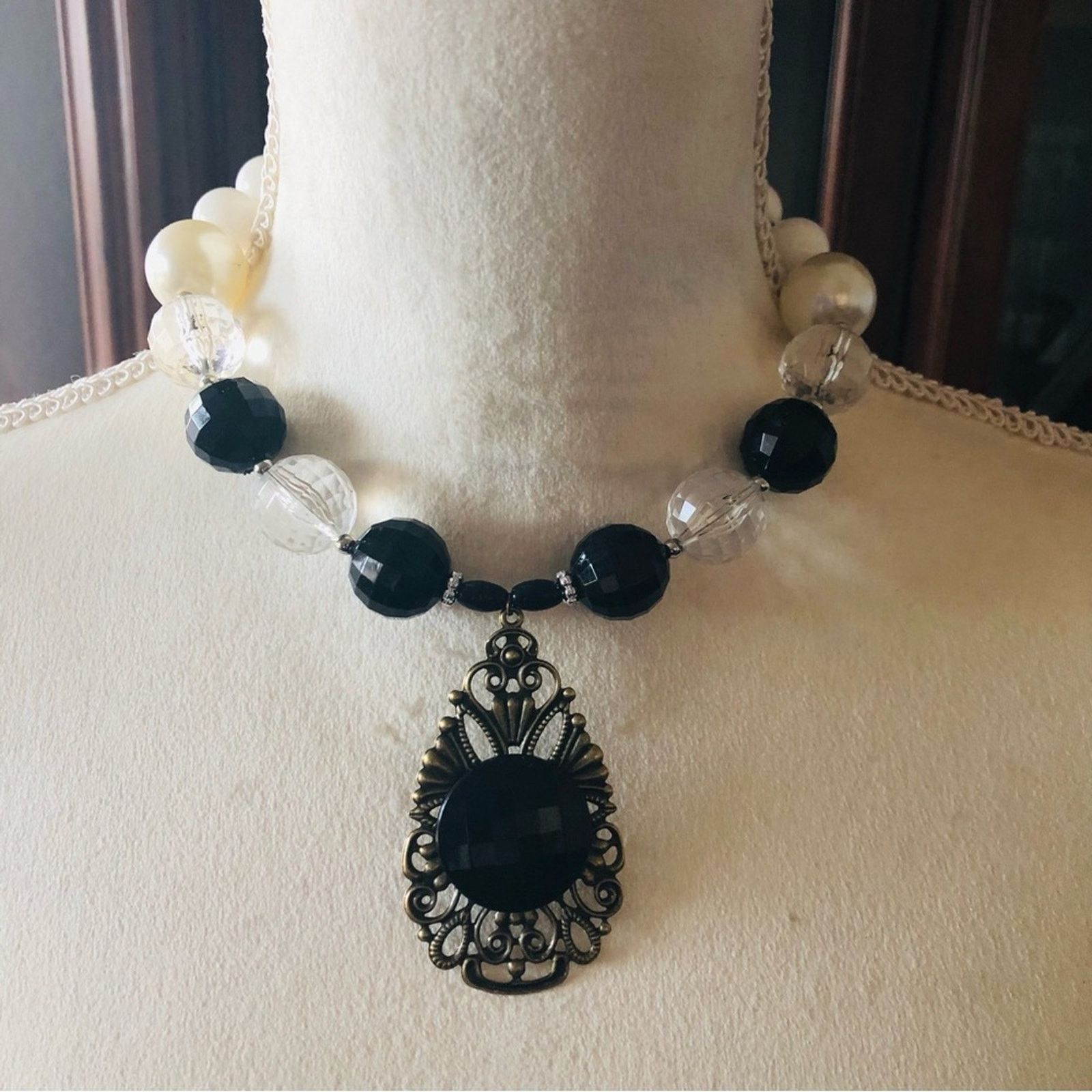 Handmade Handcrafted classy elegant bold glass Pearl necklace Size ONE SIZE - 3 Thumbnail