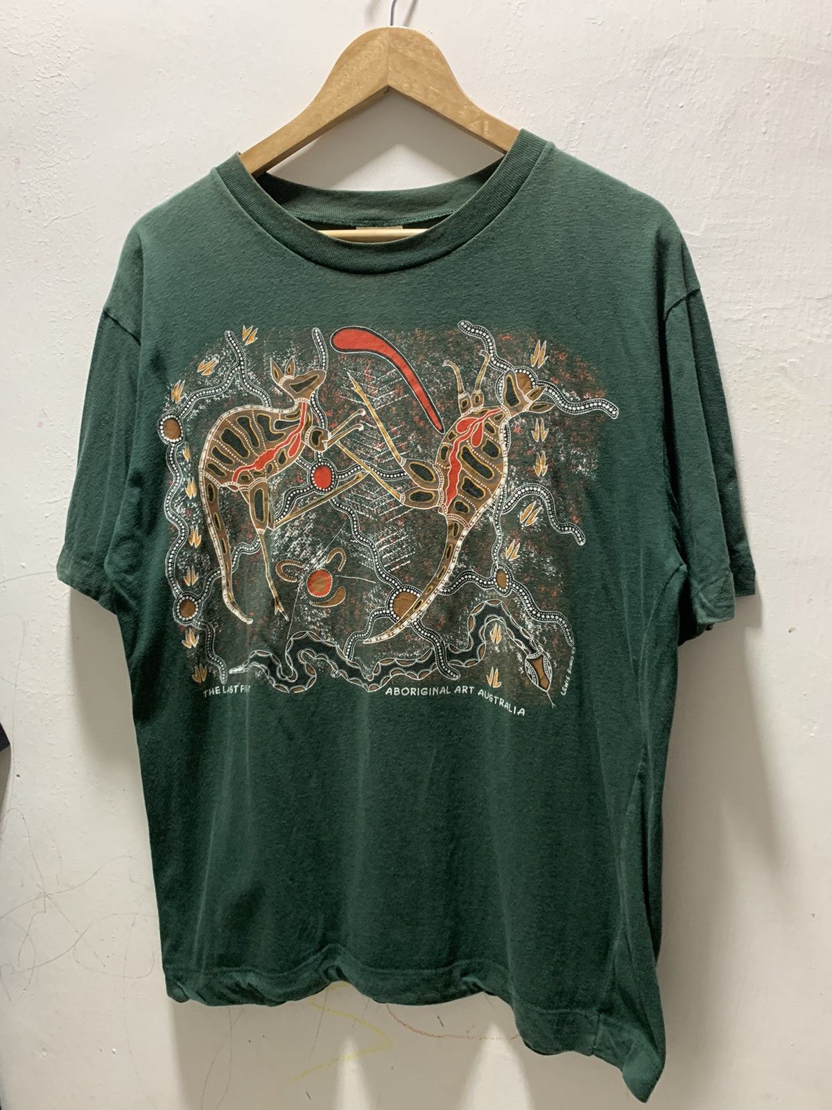 Vintage Vintage 1990s Australia Art T-shirt Size US L / EU 52-54 / 3 - 3 Thumbnail