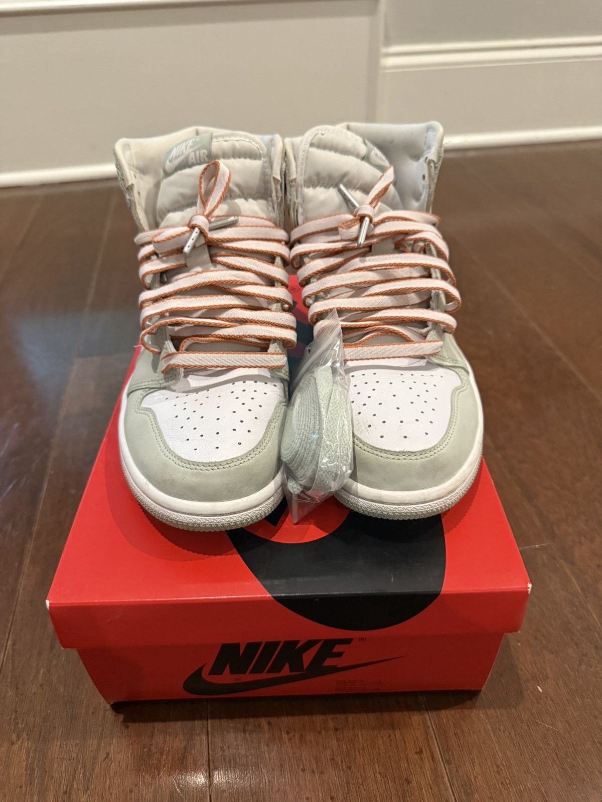Jordan Brand × Nike Jordan 1 High Seafoam Size US 9 / IT 39 - 2 Thumbnail