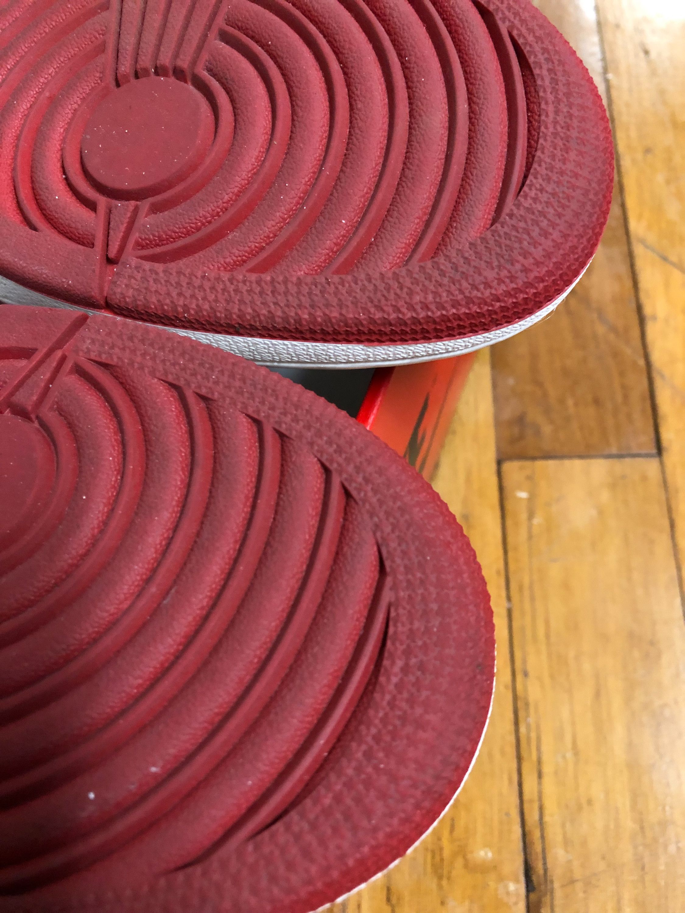 Nike *USED* WMNS Nike Air Jordan1 HighOG VarsityRed sz W10.5 / M9 Size US 9 / EU 42 - 10 Thumbnail