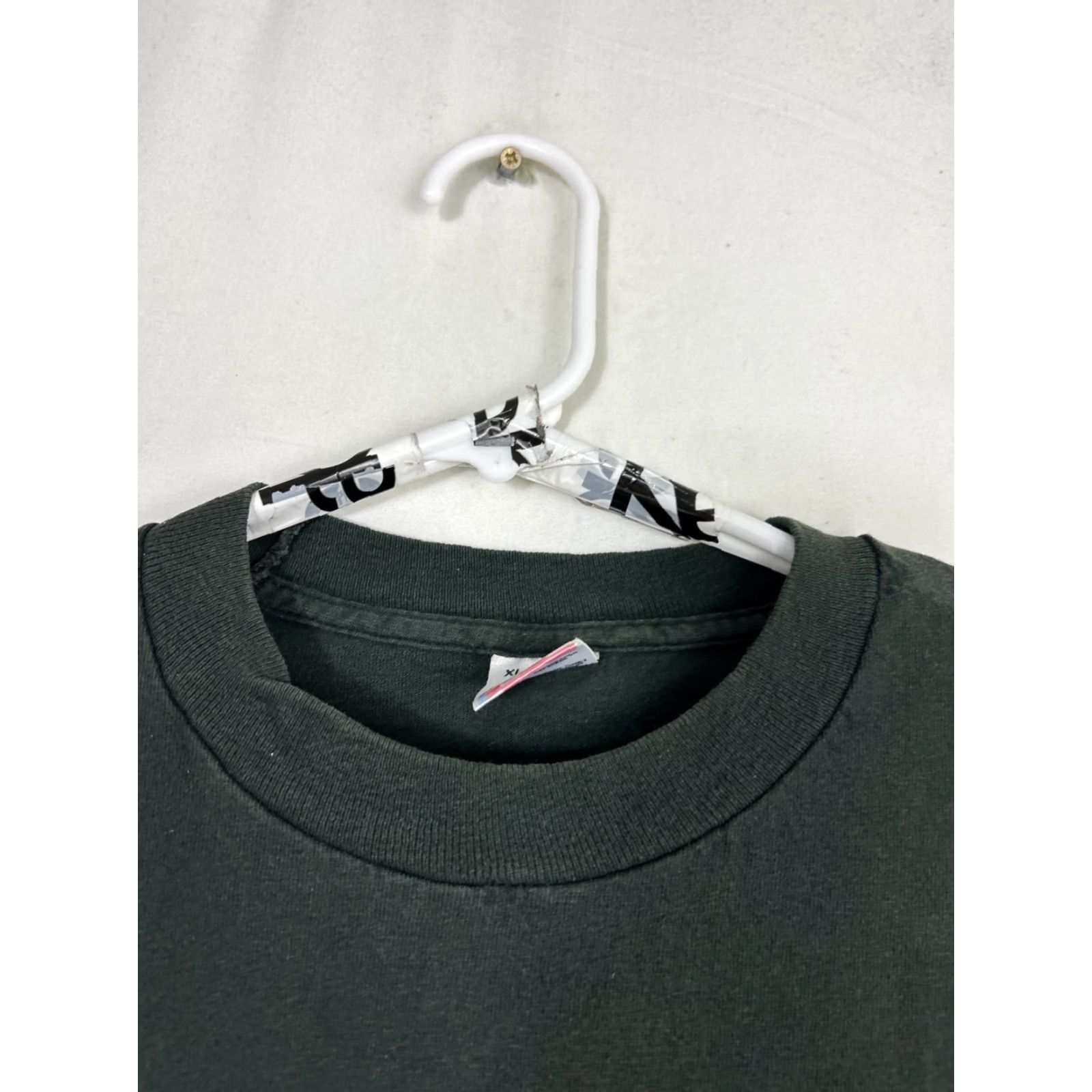 Fruit Of The Loom VINTAGE Fruit of the Loom T-Shirt Men XL Short Sleeve Black Neon Pink 1990 Camellia Cup Regatta Mens XL Shirt Size US XL / EU 56 / 4 - 5 Thumbnail