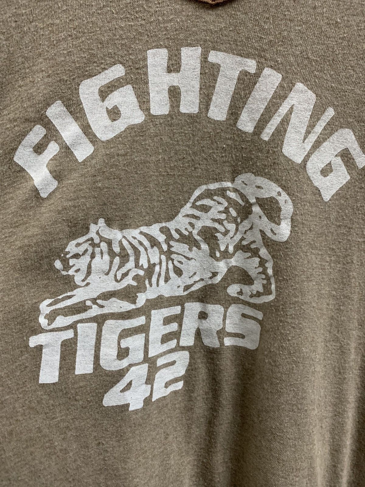 Russell Athletic × Vintage Vintage 90’s Fighting Tiger 42 T-Shirt Size US M / EU 48-50 / 2 - 2 Thumbnail