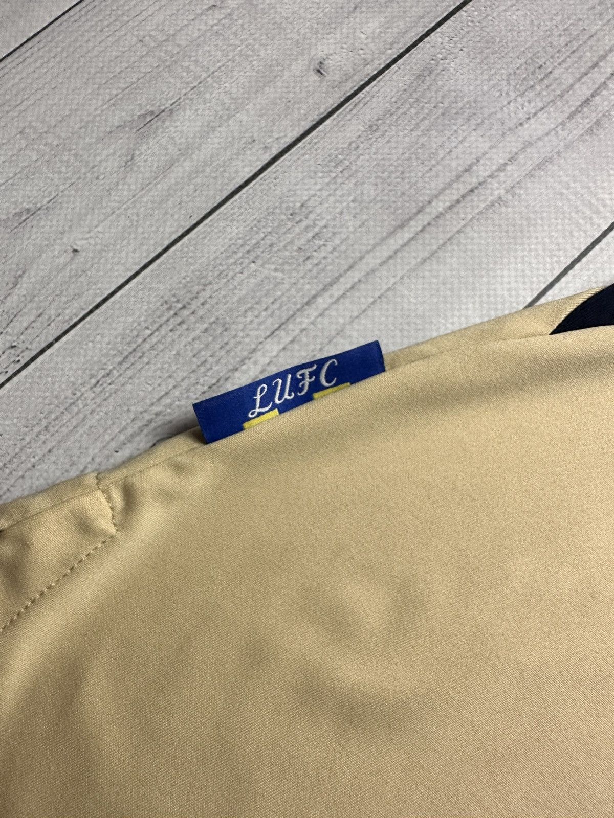 Vintage Vintage soccer jersey Leeds gold size L Size US L / EU 52-54 / 3 - 3 Thumbnail