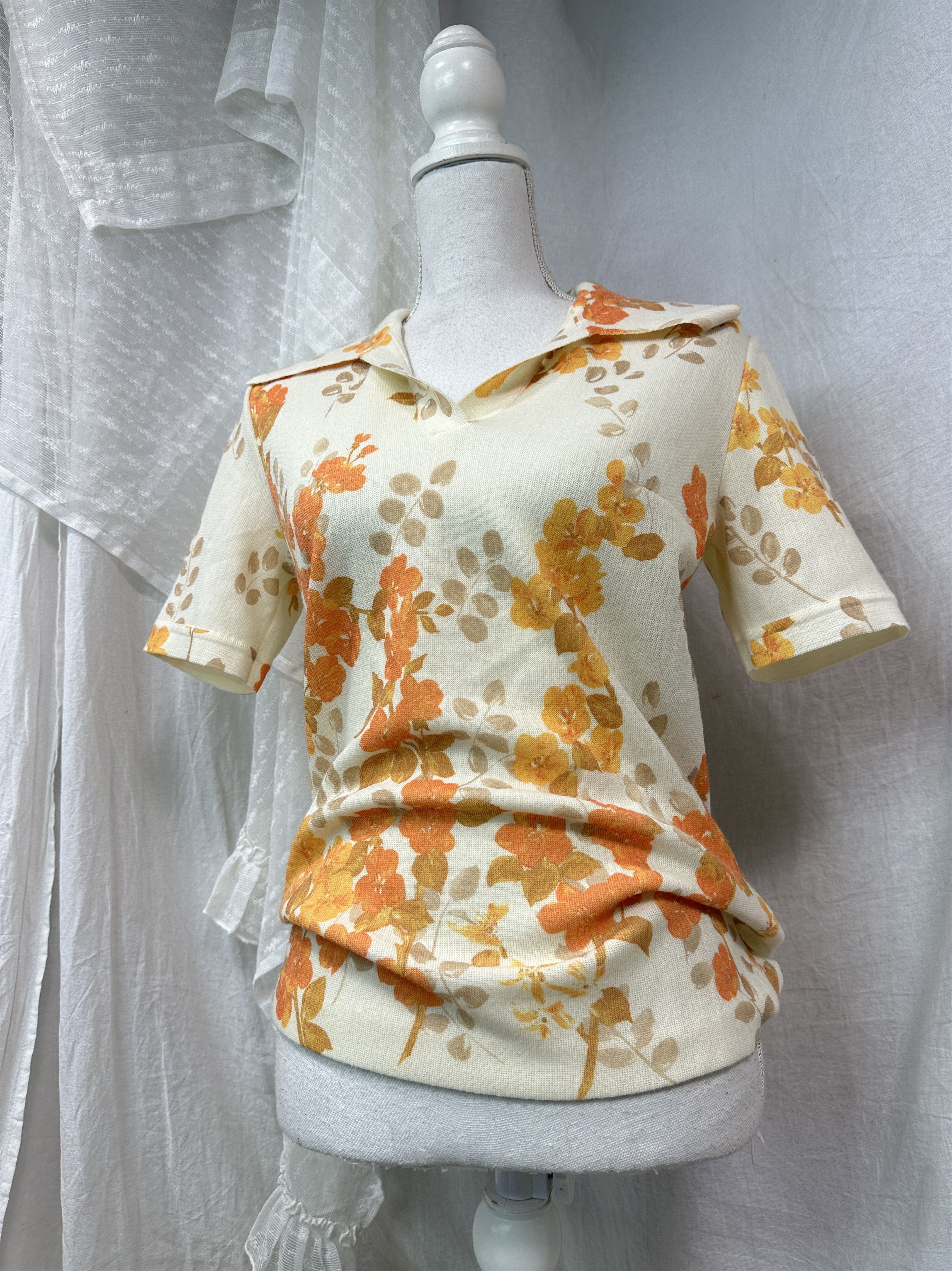 Vintage Vintage Streetwear Floral Printed Old School T-shirt 90s Size M / US 6-8 / IT 42-44 - 1 Thumbnail