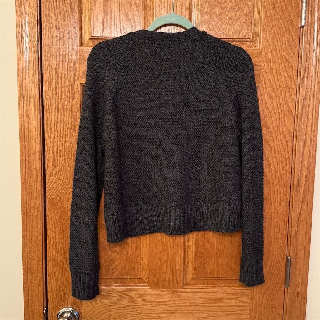 American Eagle Outfitters American Eagle Women's M Gray Knit Cardigan V-Neck Long Sle Size M / US 6-8 / IT 42-44 - 2 Thumbnail