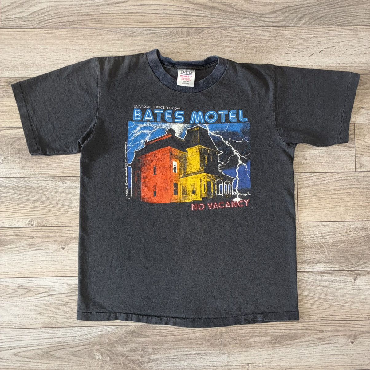 Other 90s Universal Studios Bates Motel no vacancy movie tee shirt Size US L / EU 52-54 / 3 - 1 Thumbnail