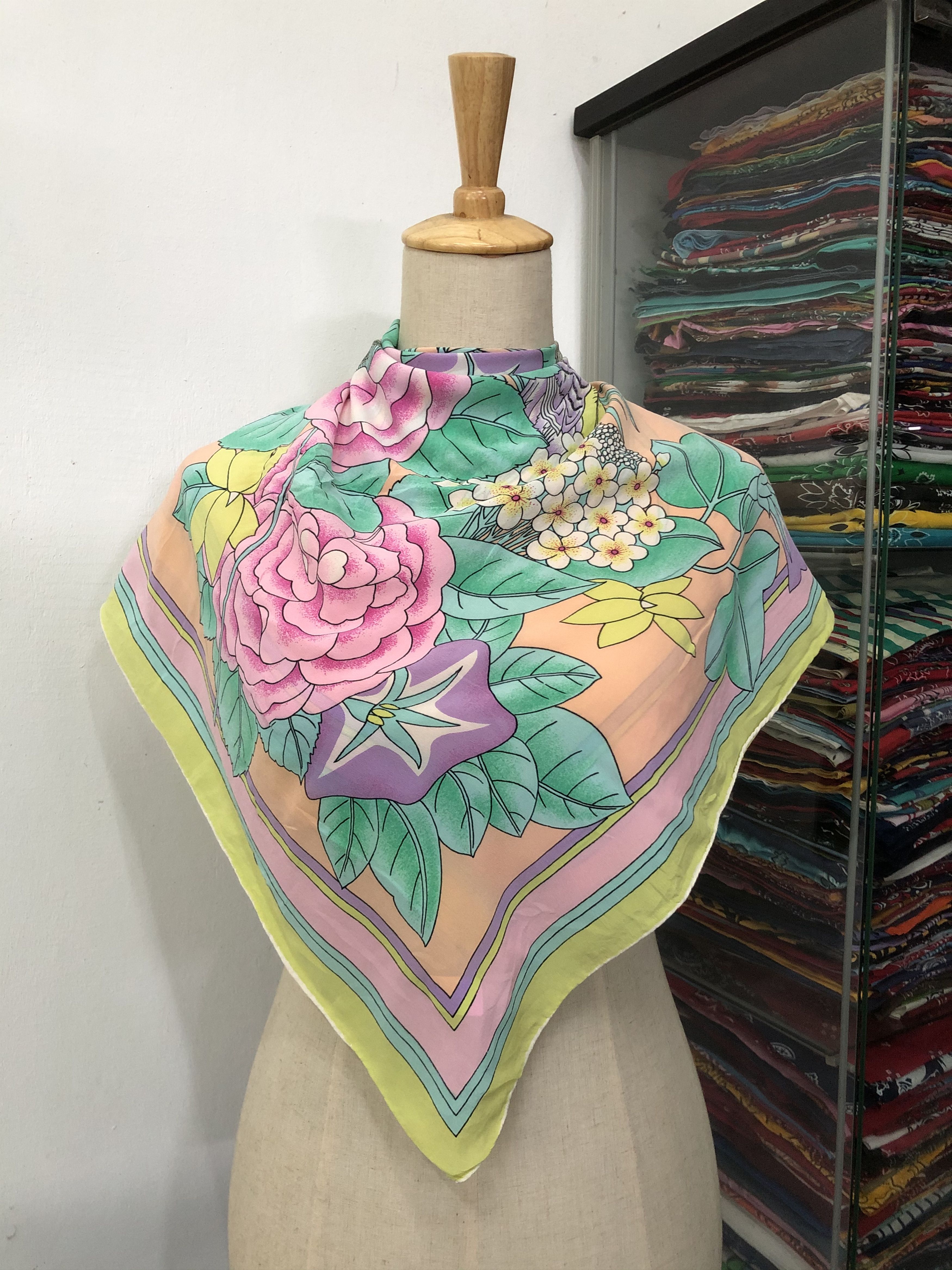 Vintage Vintage Silk Scarf Size ONE SIZE - 1 Thumbnail