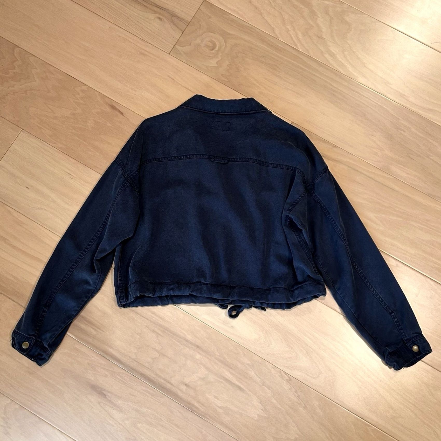 Marine Layer Marine Layer Drapery Snap Utility Jacket Blue Womens M Utility, Lightweight, Pockets, 100% Tencel, Short Length, Machine Washable, 3 Seasons Size M / US 6-8 / IT 42-44 - 4 Thumbnail
