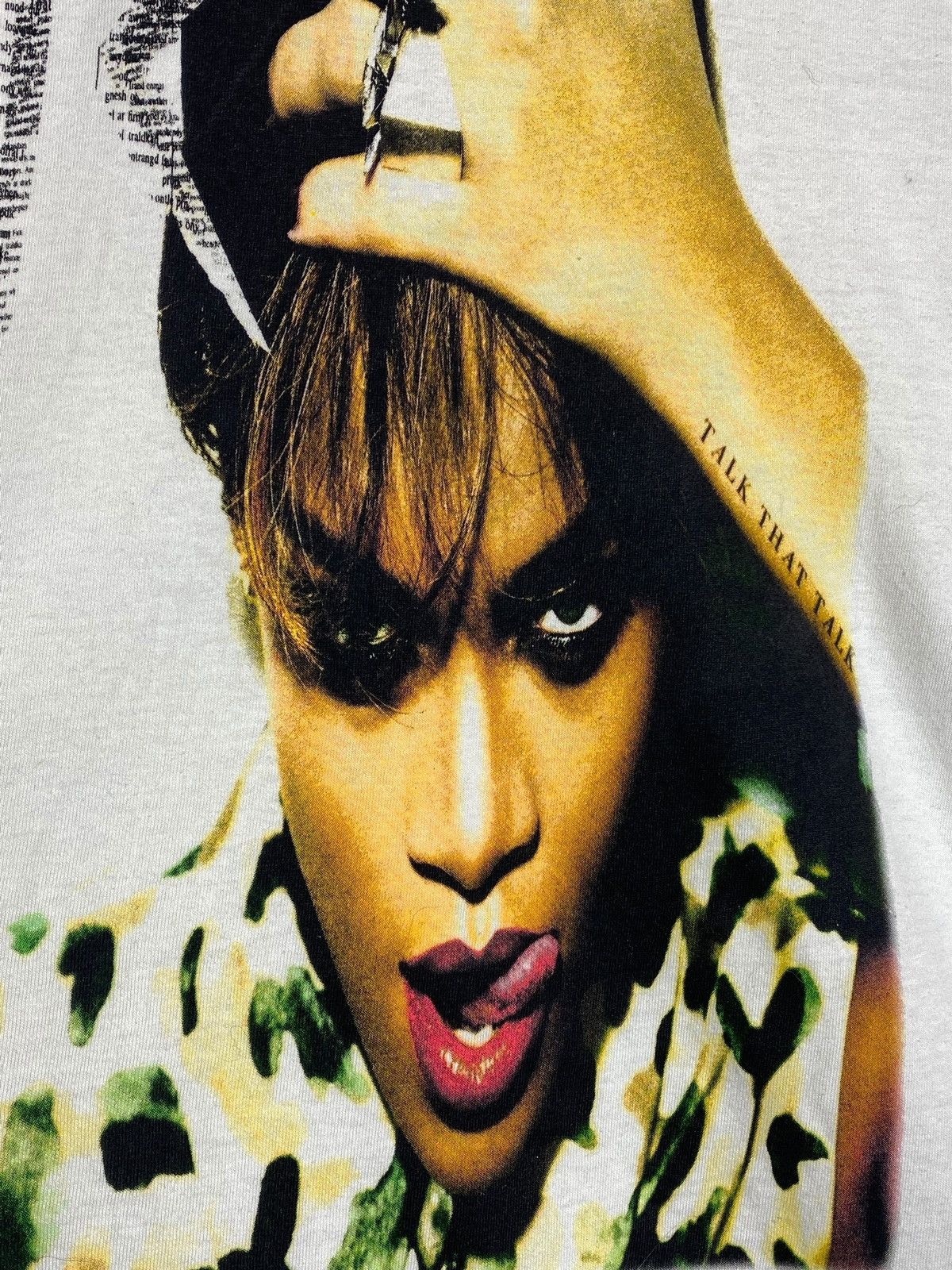Band Tees Rare Rihanna Talk That Talk Tee Starworld Vintage 2000s Size US M / EU 48-50 / 2 - 4 Thumbnail
