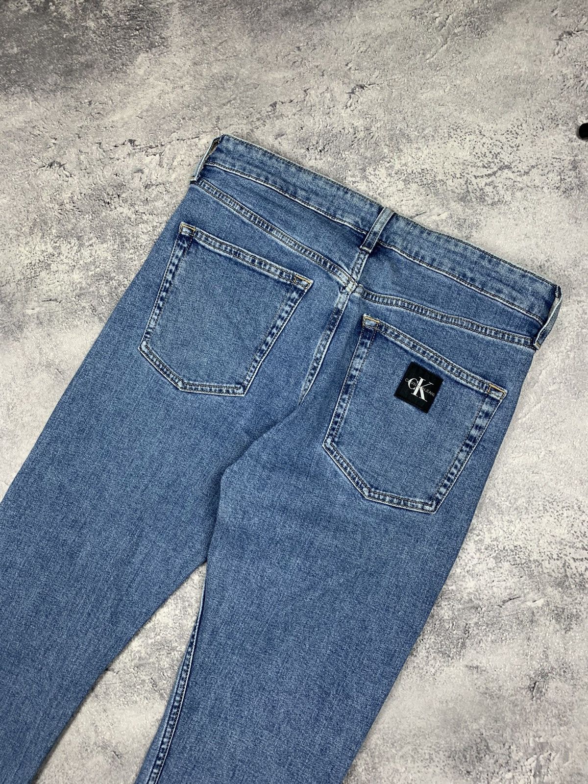 Calvin Klein Calvin Klein Washed Blue Jeans Slim Taper Fit Size W32L30 Size US 32 / EU 48 - 2 Thumbnail