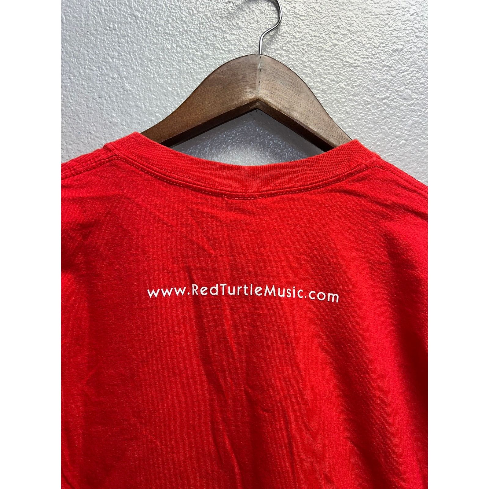 Gildan Red Turtle Music Shirt Graphic Short Sleeve Band Tee Large Size US L / EU 52-54 / 3 - 5 Thumbnail