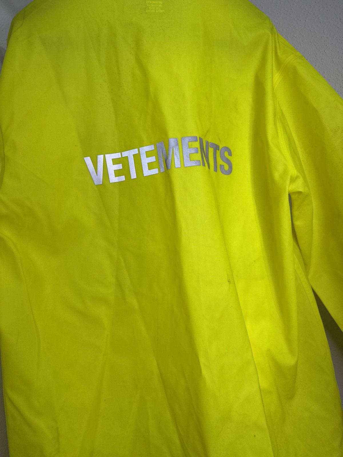 Vetements Vetements SS18 Logo Raincoat Size US M / EU 48-50 / 2 - 16 Thumbnail