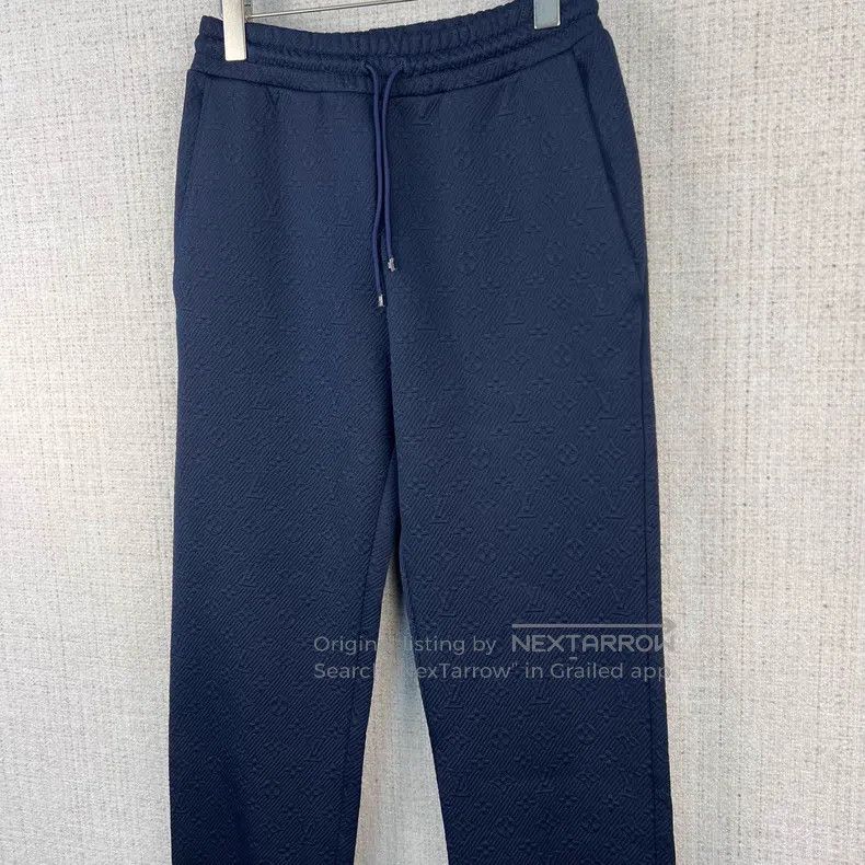 Louis Vuitton Louis Vuitton size s Solid embossed presbyopic lace-up knit Size US 28 / EU 44 - 2 Thumbnail