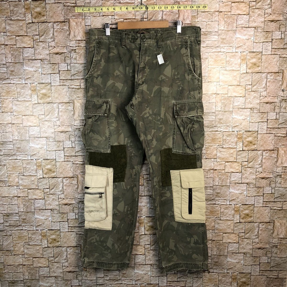 Japanese Brand Uniqlo Green Camo Cargo Multipocket Pants #A142 Size US 34 / EU 50 - 1 Thumbnail