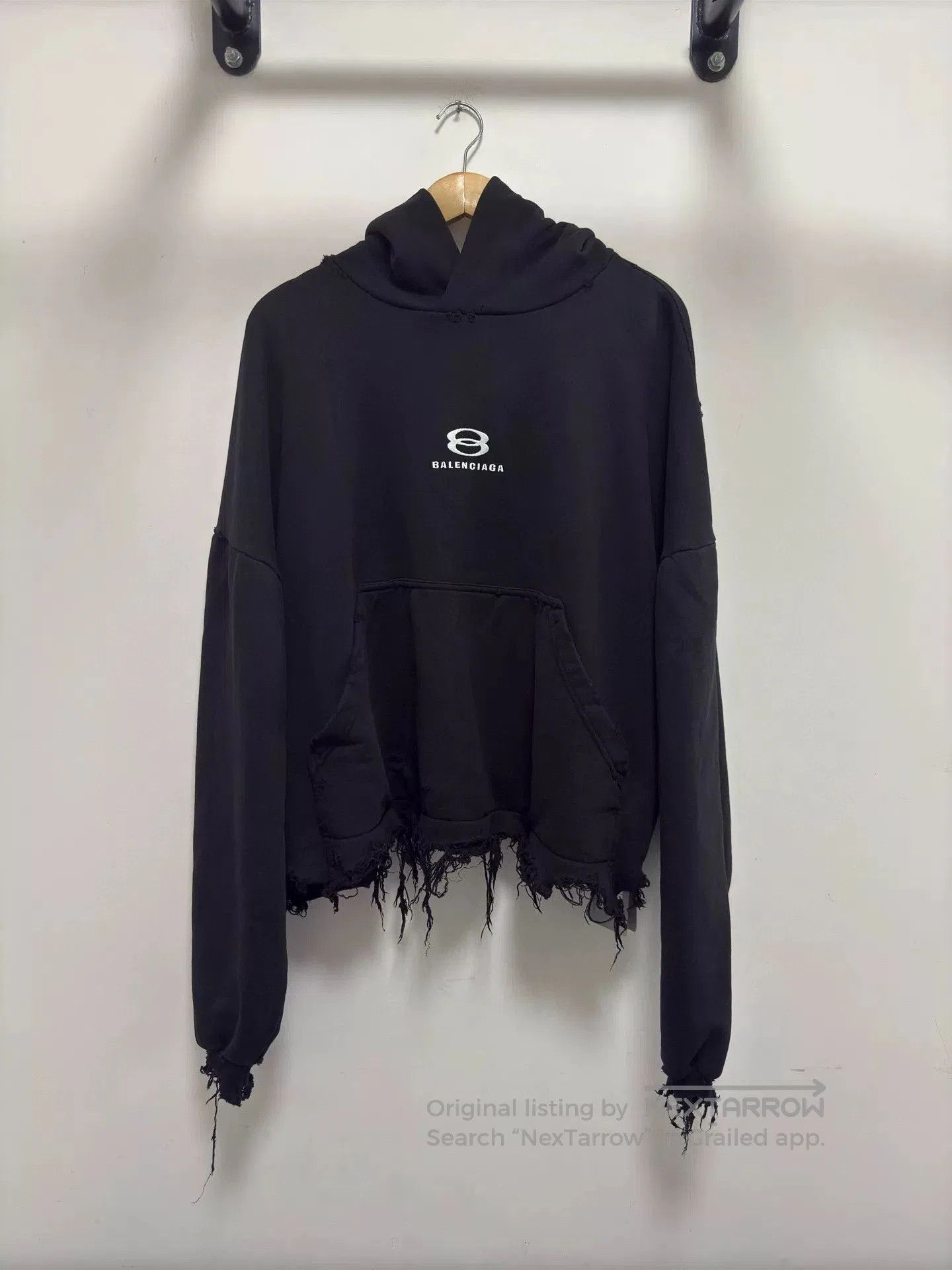 Balenciaga balenciaga double ring distressed hem sweatshirt. Size US L / EU 52-54 / 3 - 1 Thumbnail