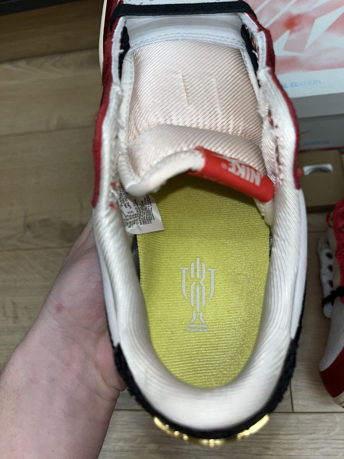 Nike Jordan 1 low og trophy room sp Size US 7.5 / EU 40-41 - 9 Thumbnail