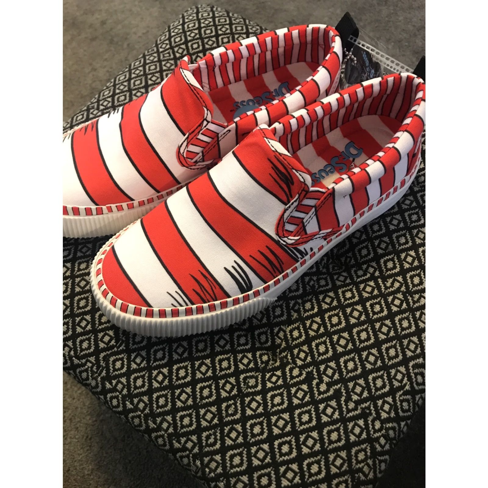 SKECHERS Skechers Dr. Seuss V'Lites We Saw Him! Sneaker Women's Size 6 Red/White Athletic Low Top Walking D'Lites Comfort Cushioned UK 3 US 6 EU 36 Vintage: No Size US 5.5 / IT 35.5 - 4 Thumbnail
