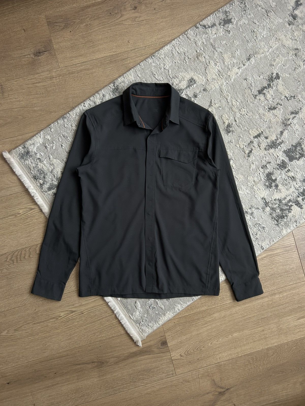 Arc’teryx Man’s Gorpcore gray shirt size S