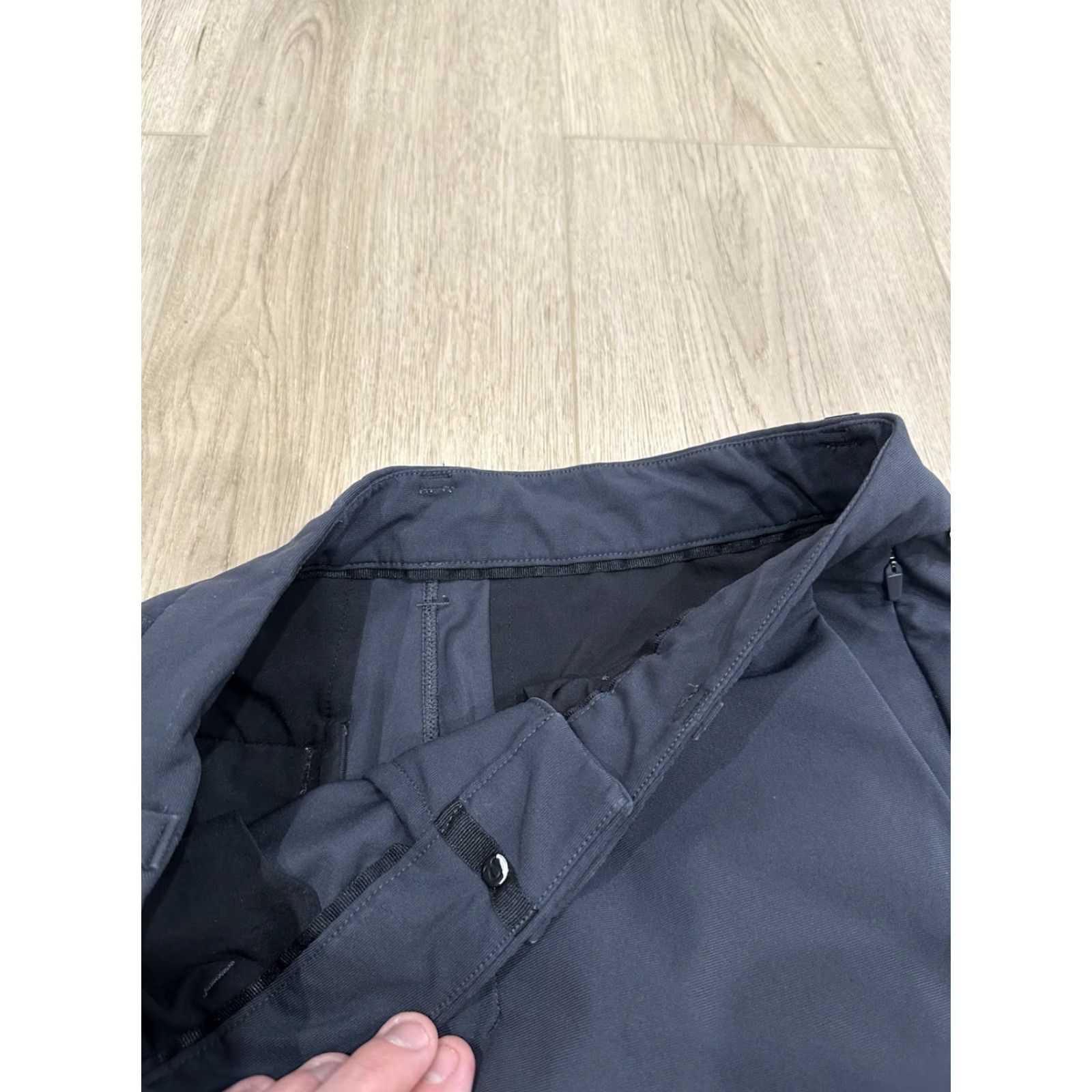 Lululemon Lululemon Pants Slim Commission 31x28.5 Grey Chino Men's Regular Slim Tapered Inseam 28.5 Flat Front Cordura? No, but keep original terms: Size US 31 - 5 Thumbnail