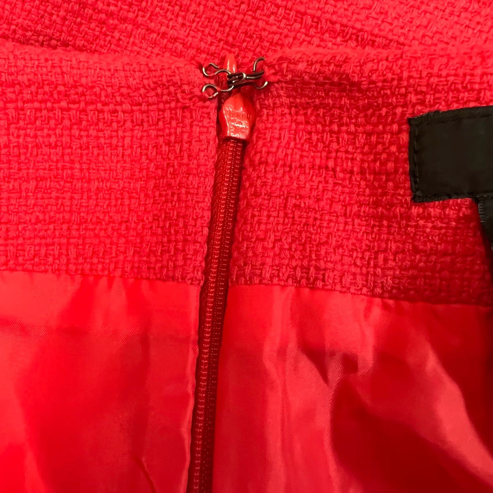 Mossimo Mossimo Skirt Adult Size 8 Red Tweed Pleated Back Zipper 100% Cotton Straight & Pencil Womens Size 30" / US 8 / IT 44 - 4 Thumbnail