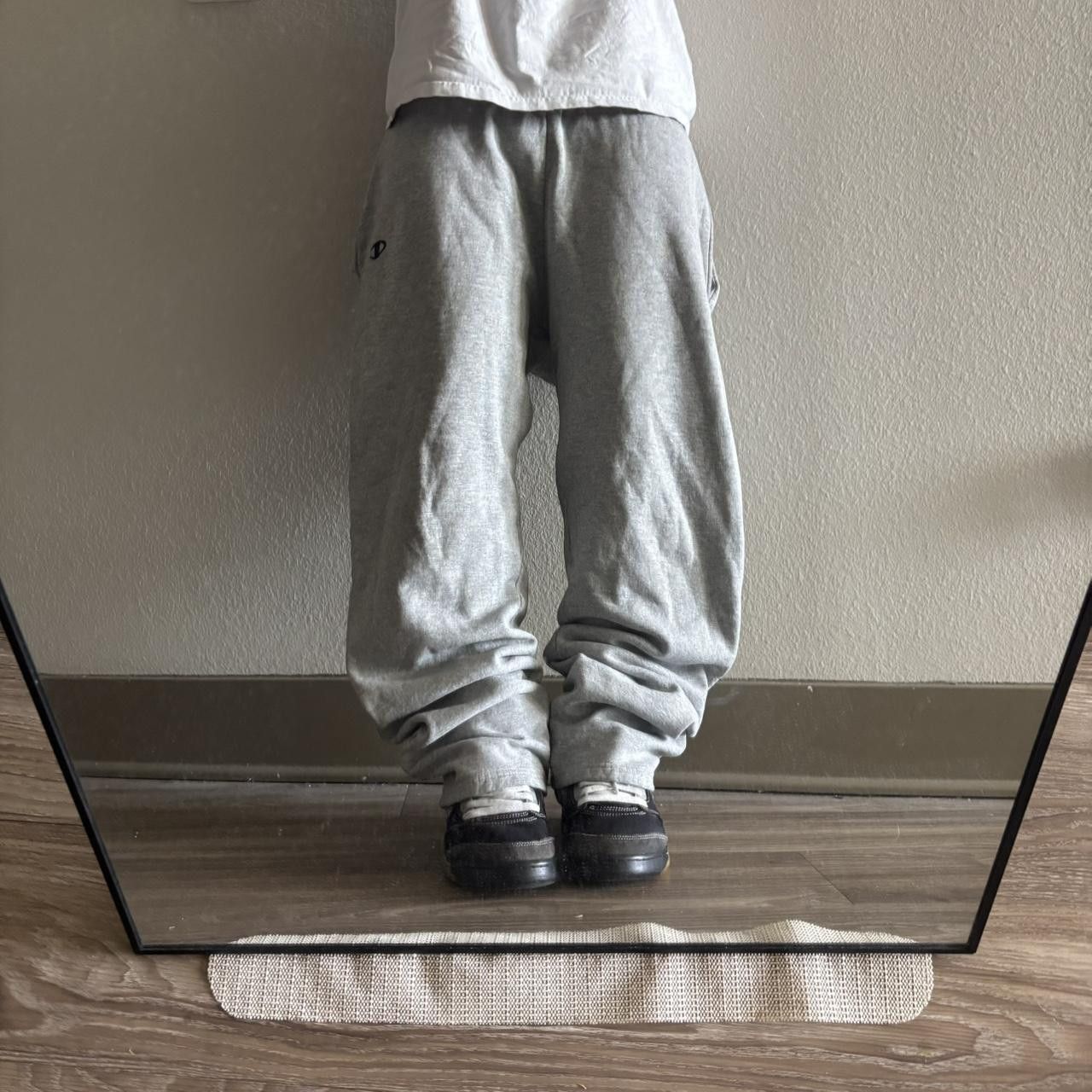 Champion Crazy Vintage Y2K/2000s Light Grey Champion Essential Sweatpants! Size L Size US 32 / EU 48 - 1 Thumbnail
