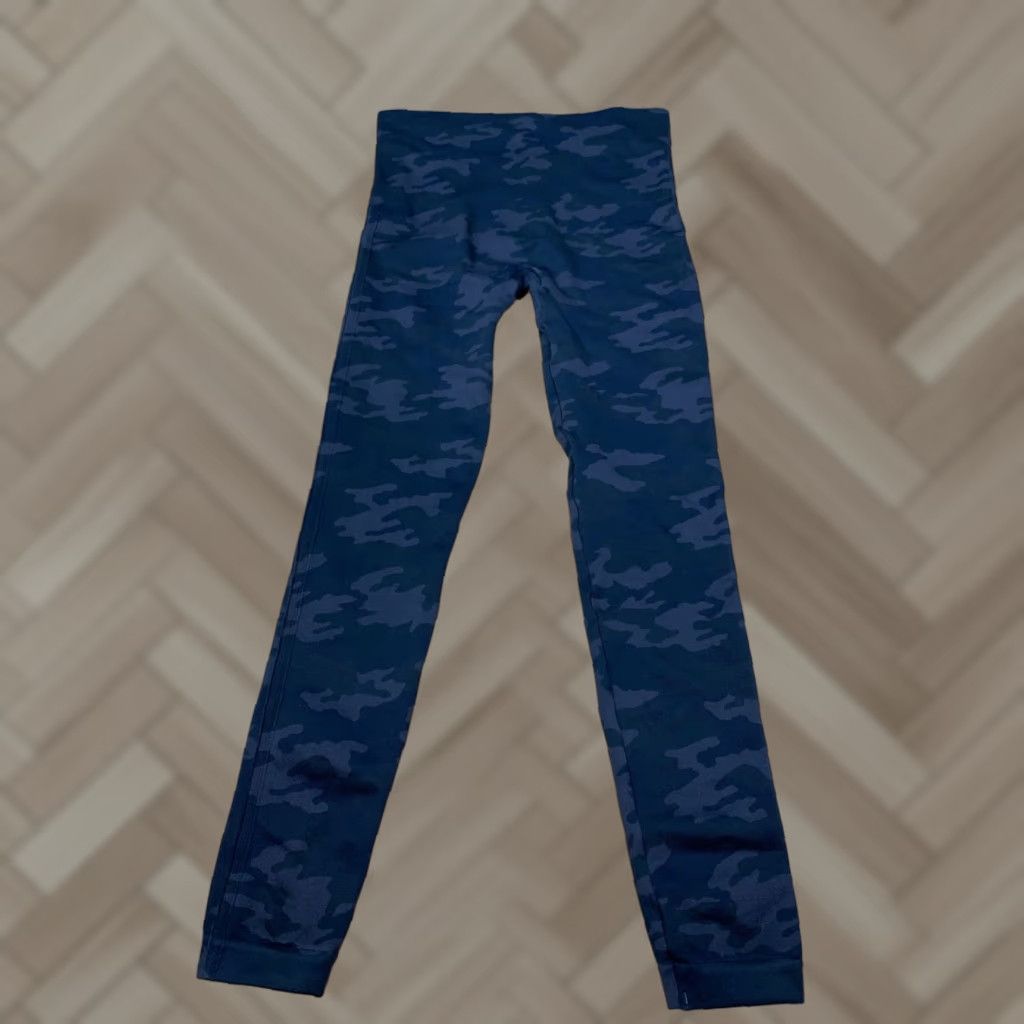 Spanx Spanx Leggings Cropped Casual M Navy Blue Camouflage Look at Me Now Colorful 90s? Size 32" / US 10 / IT 46 - 1 Thumbnail